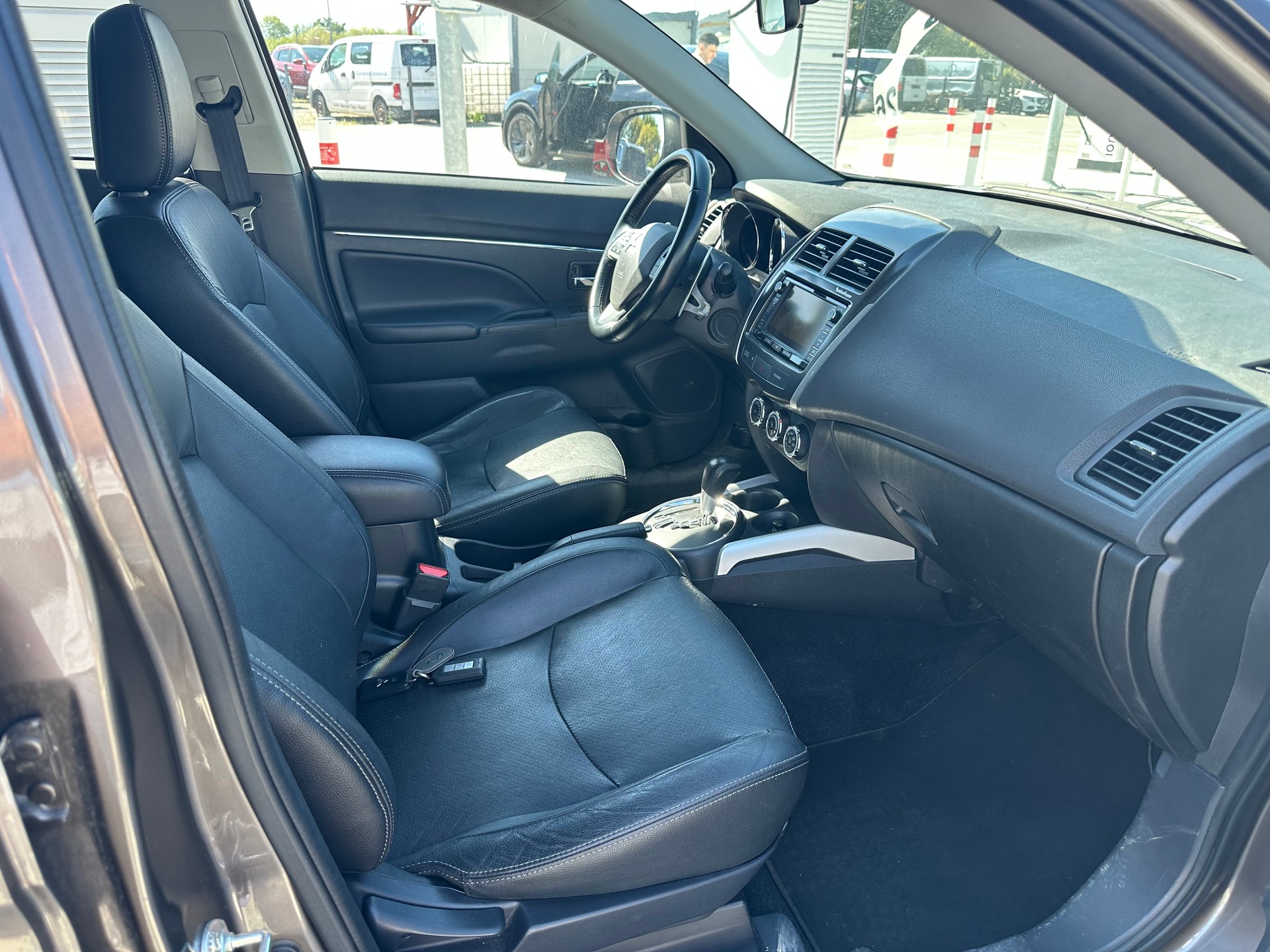 MITSUBISHI ASX 2.2 DID Navigator 4WD Automatic-image-4