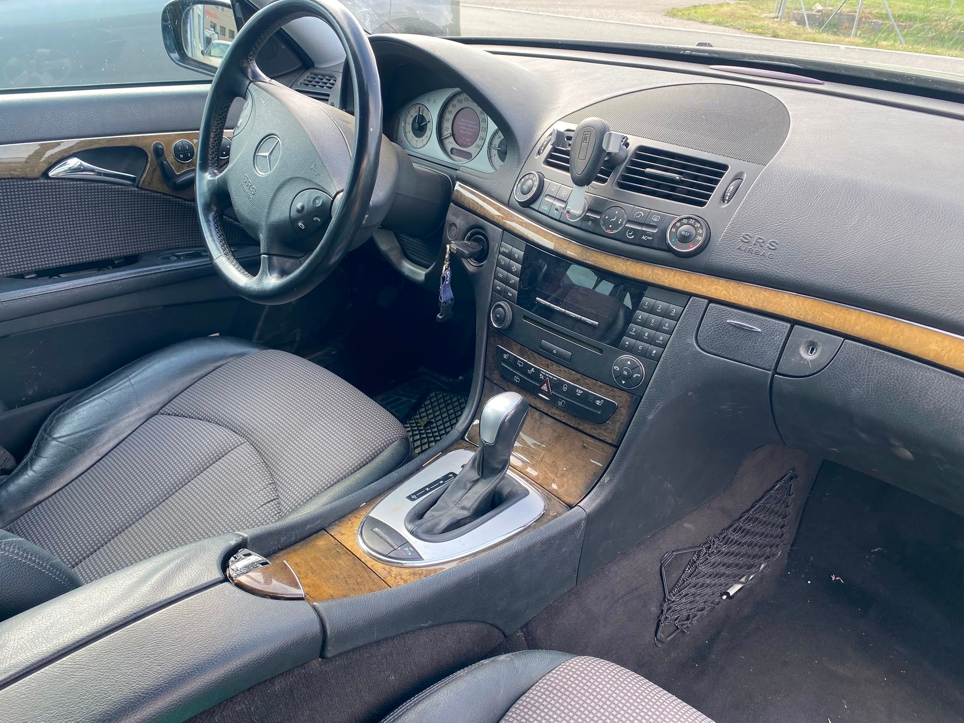 MERCEDES-BENZ E 200 Kompressor Avantgarde-image-10