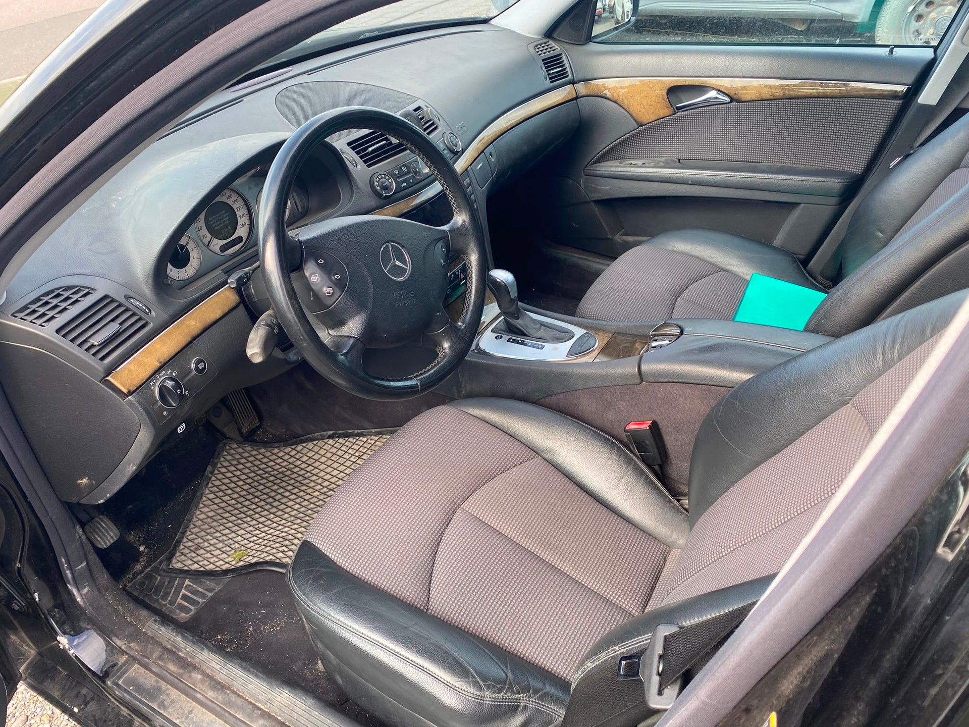 MERCEDES-BENZ E 200 Kompressor Avantgarde-image-9
