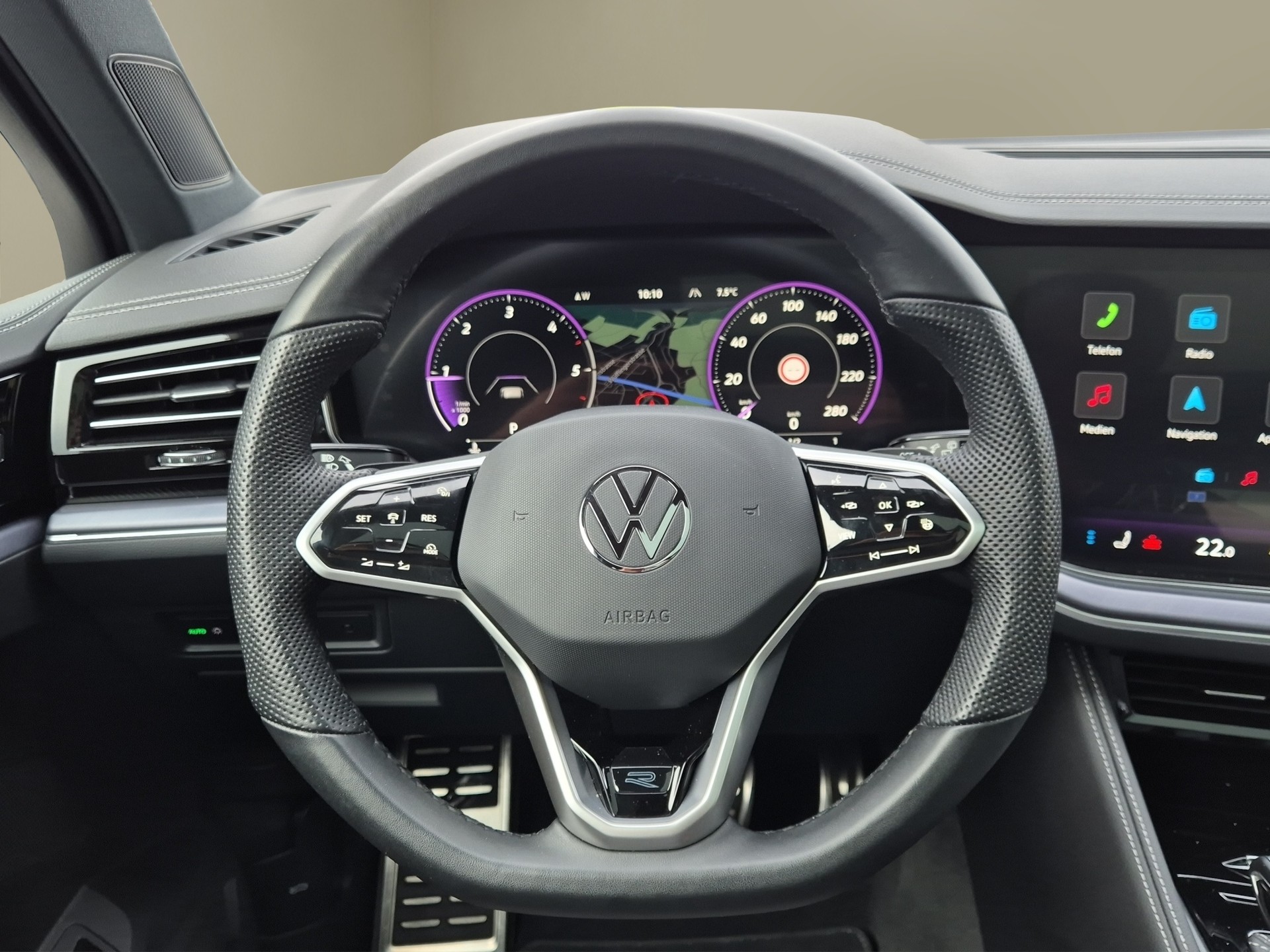 VW Touareg 3.0 TDI R-Line Tiptronic-image-11