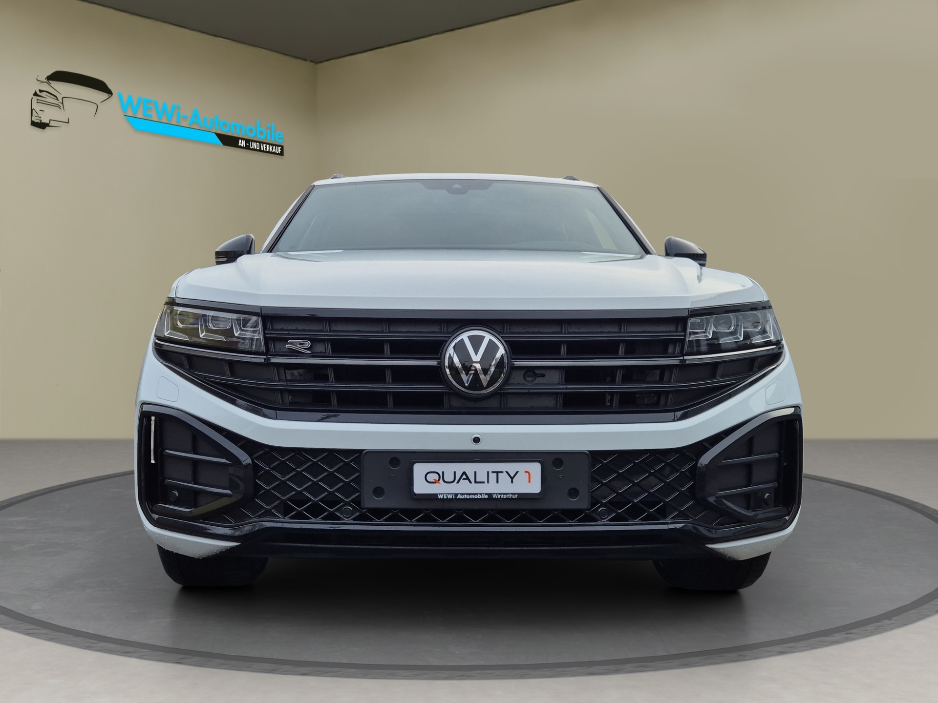 VW Touareg 3.0 TDI R-Line Tiptronic-image-1