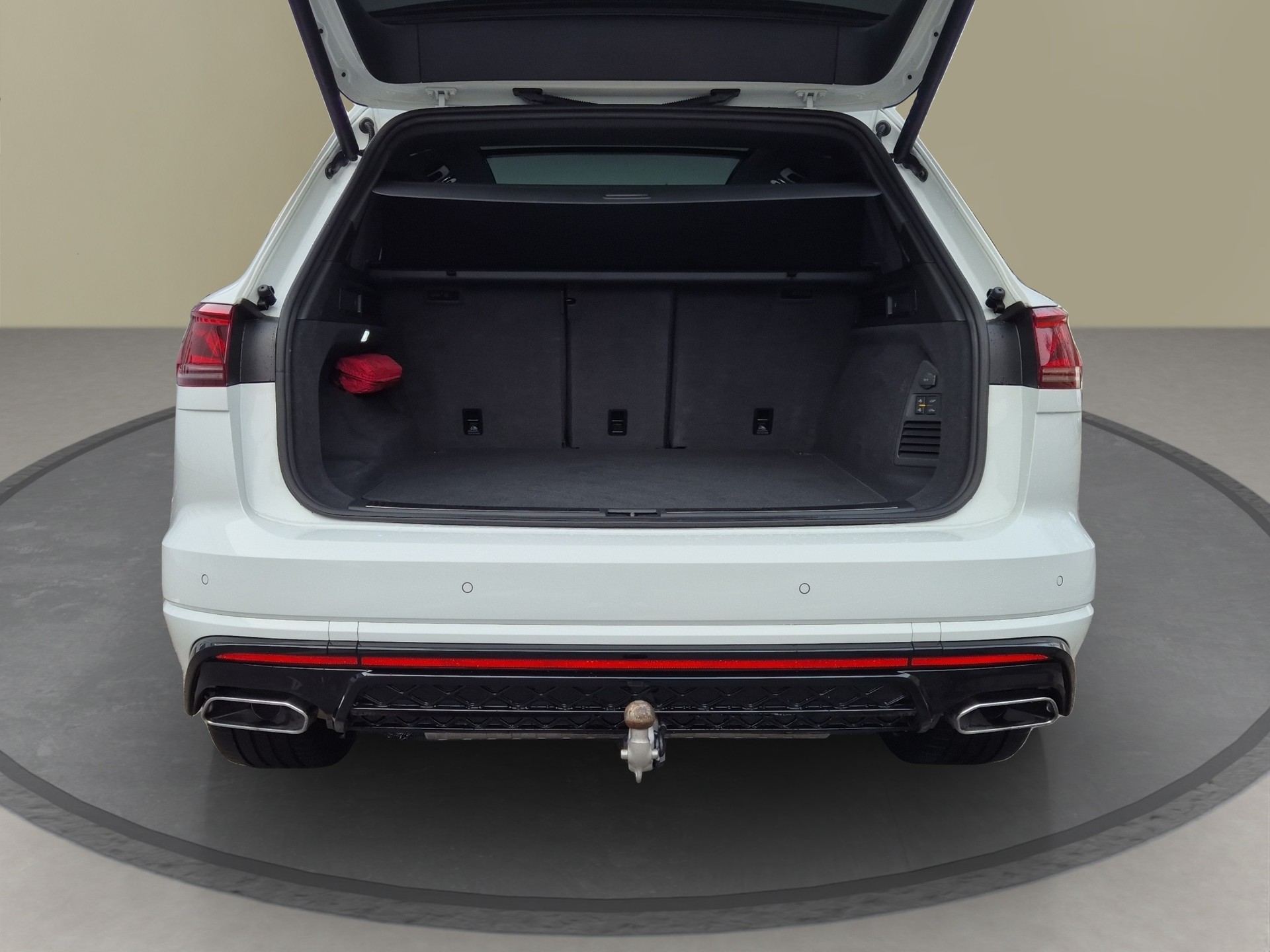 VW Touareg 3.0 TDI R-Line Tiptronic-image-23