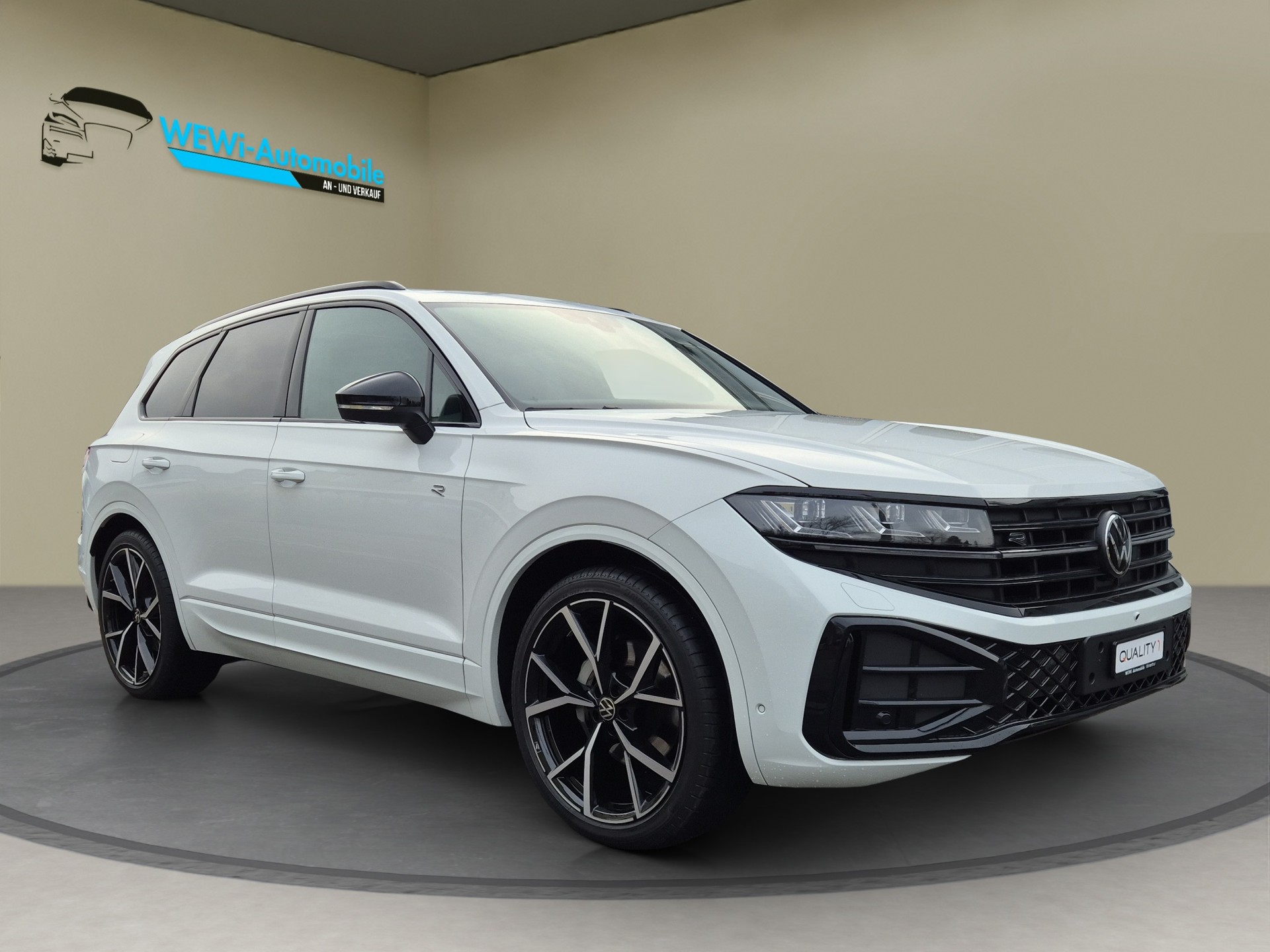 VW Touareg 3.0 TDI R-Line Tiptronic-image-0