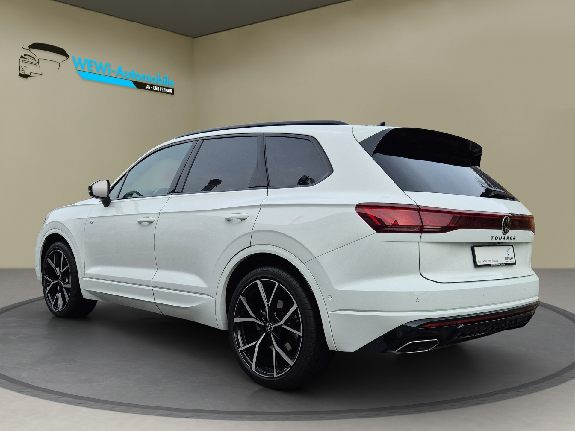 VW Touareg 3.0 TDI R-Line Tiptronic-image-4