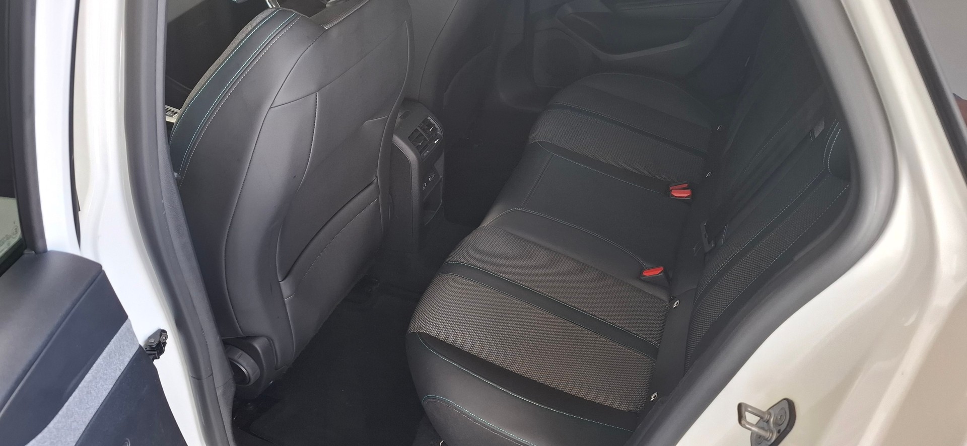 PEUGEOT 1.5 BlueHDi Allure Pack-image-5