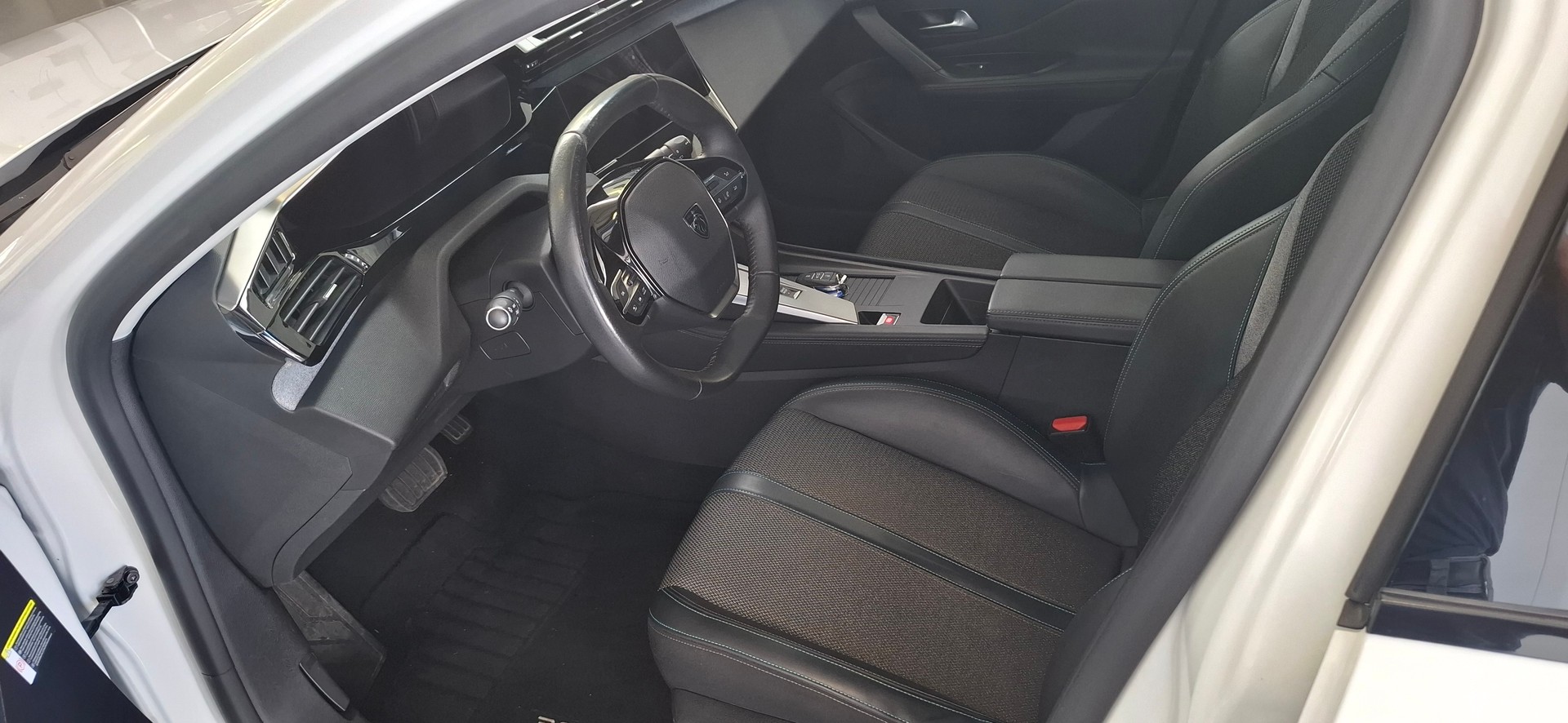 PEUGEOT 1.5 BlueHDi Allure Pack-image-4