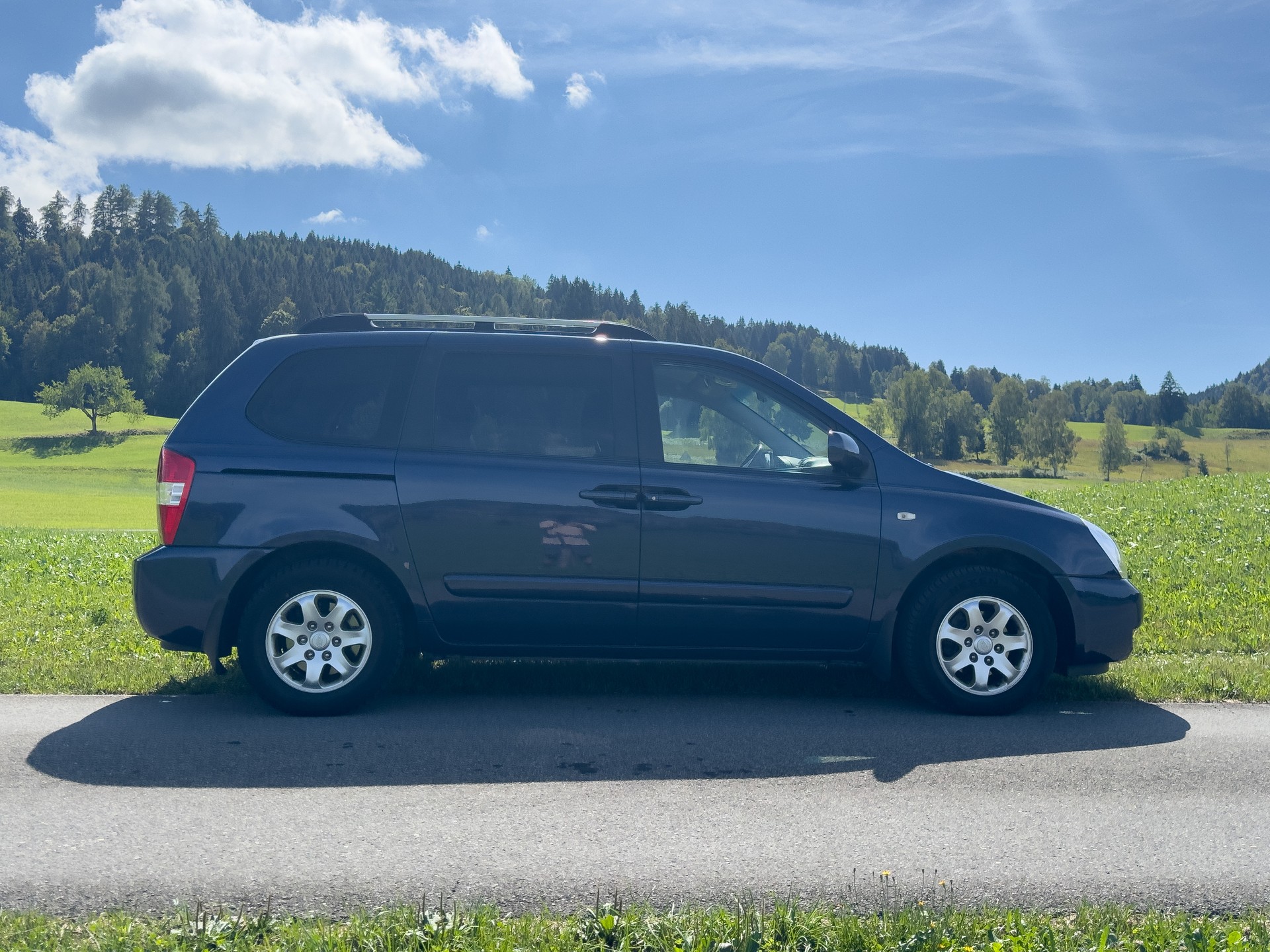 KIA Carnival 2.9 CRDi Classic-image-3