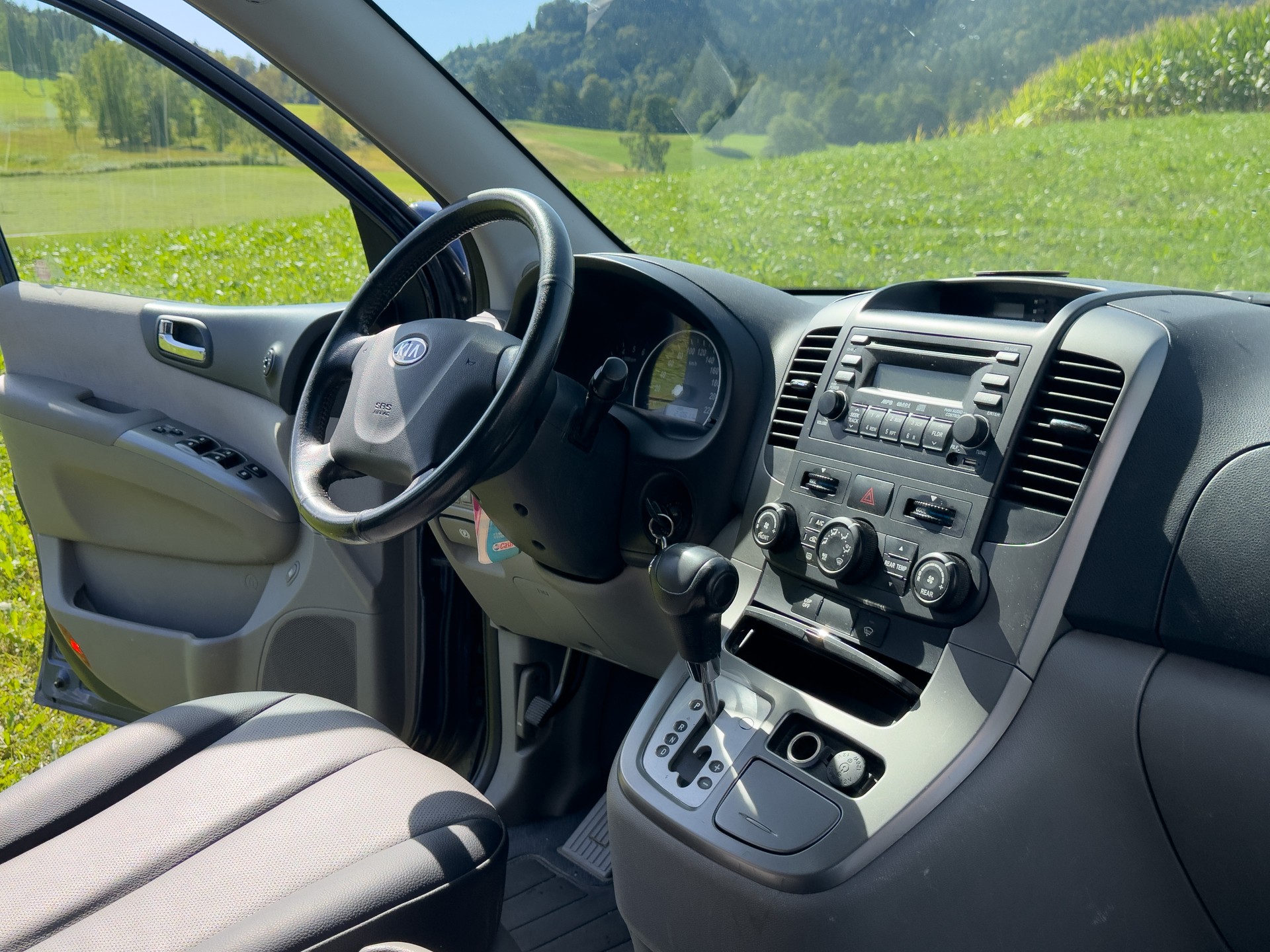 KIA Carnival 2.9 CRDi Classic-image-4