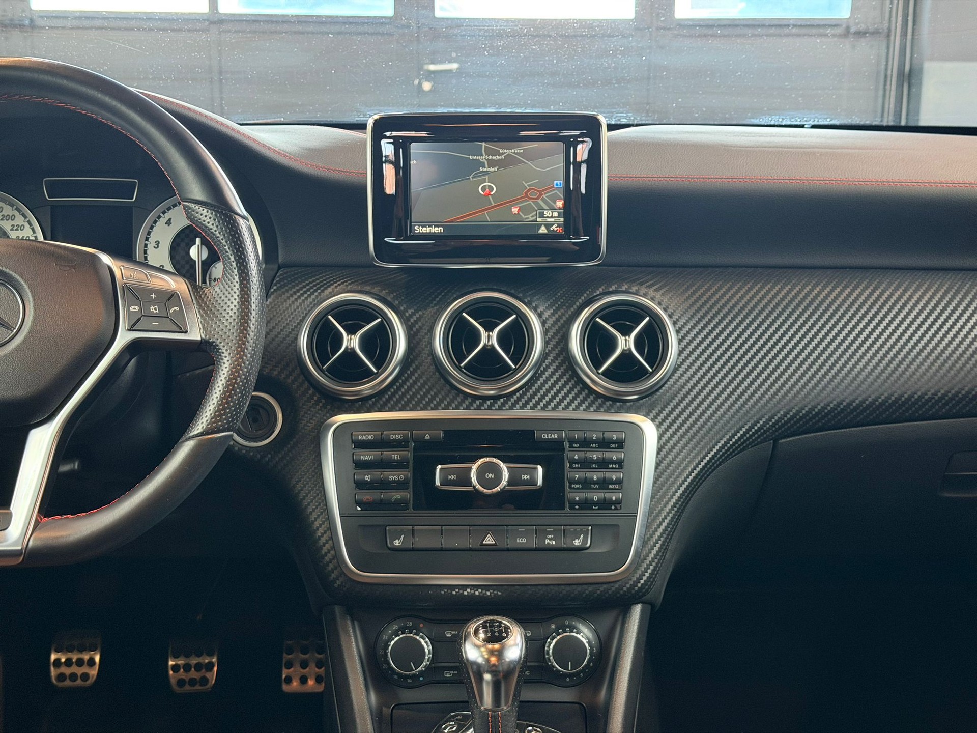 MERCEDES-BENZ A 180 AMG Line-image-17