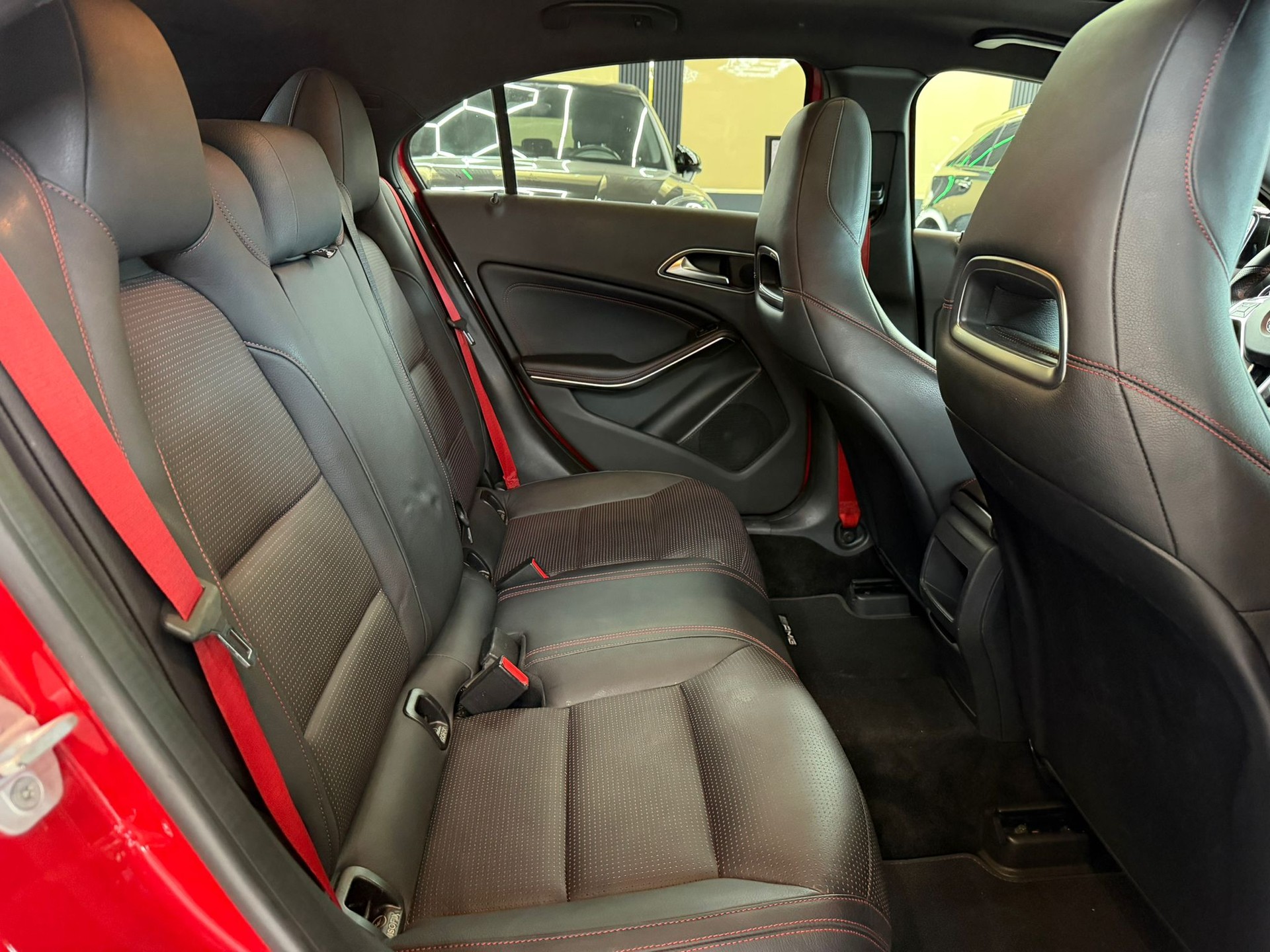 MERCEDES-BENZ A 180 AMG Line-image-14