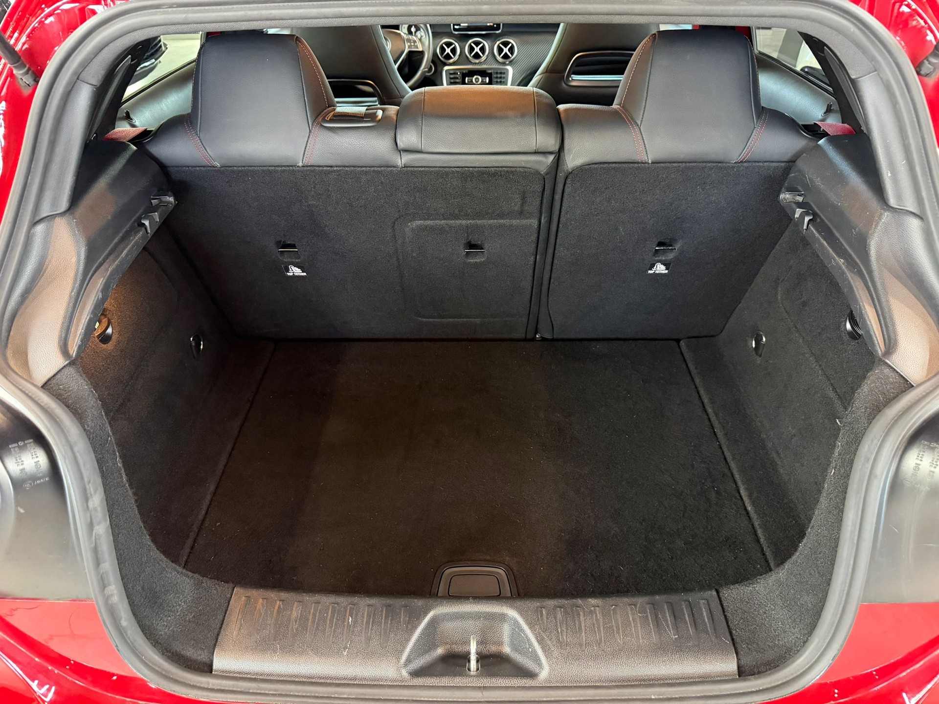 MERCEDES-BENZ A 180 AMG Line-image-15