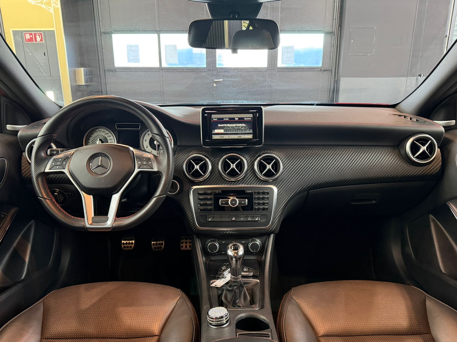 MERCEDES-BENZ A 180 AMG Line-image-12