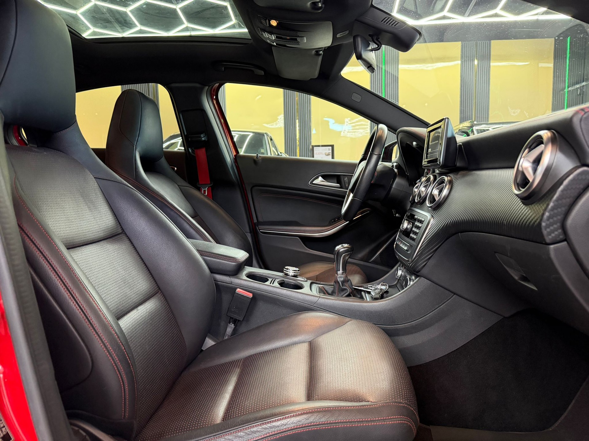 MERCEDES-BENZ A 180 AMG Line-image-11