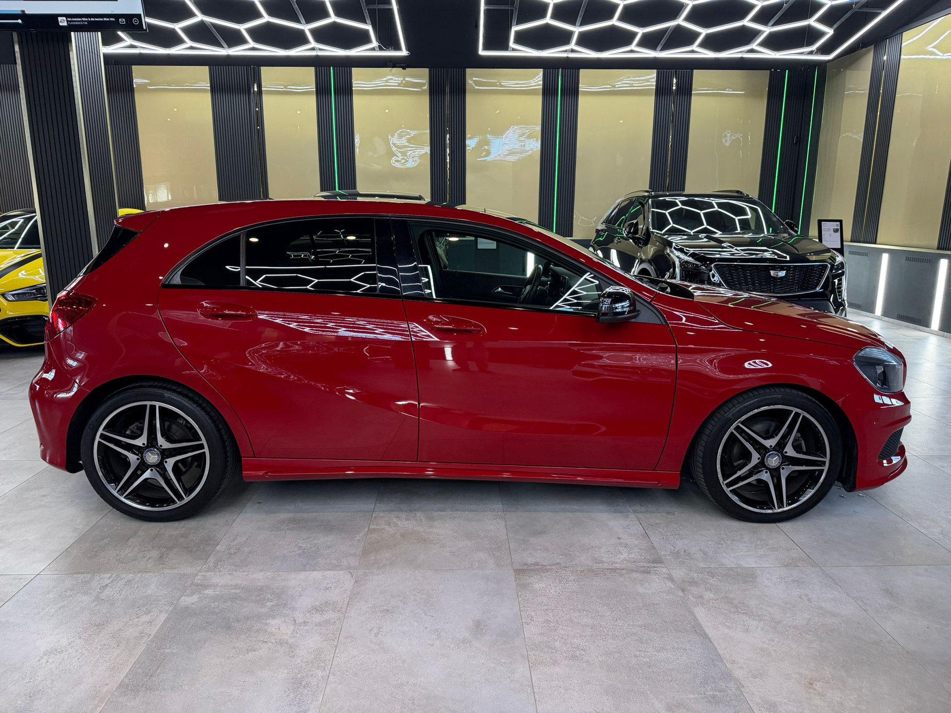 MERCEDES-BENZ A 180 AMG Line-image-3