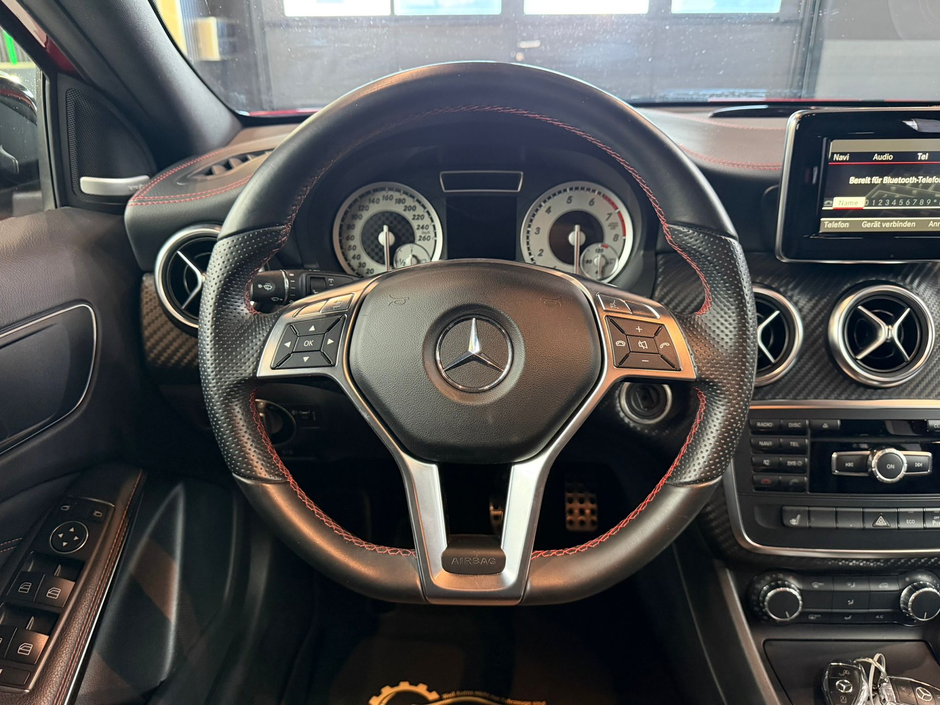 MERCEDES-BENZ A 180 AMG Line-image-13