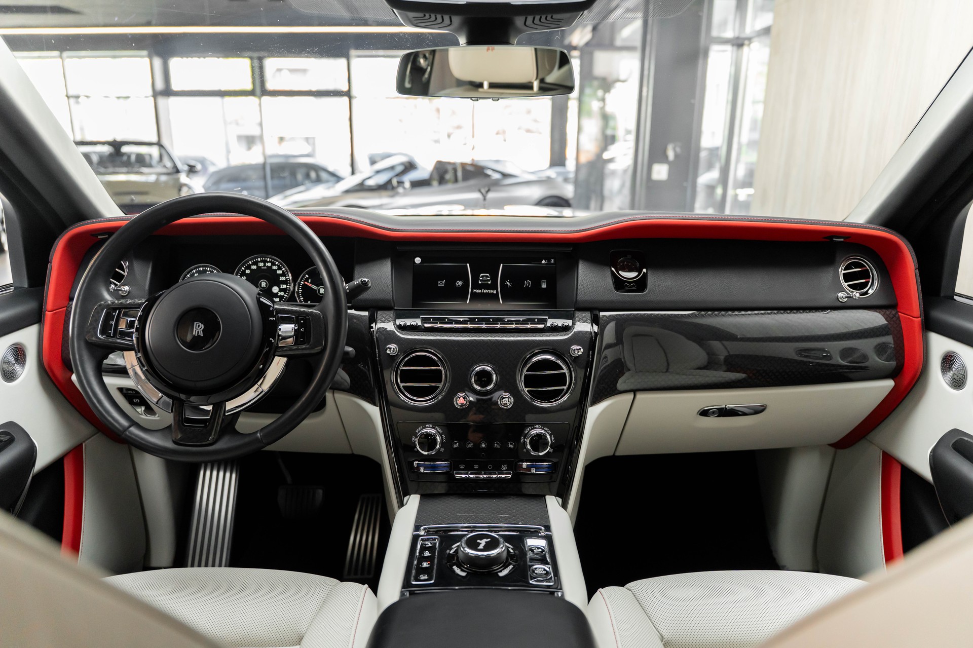 ROLLS-ROYCE Cullinan 6.7 V12 Black Badge-image-2