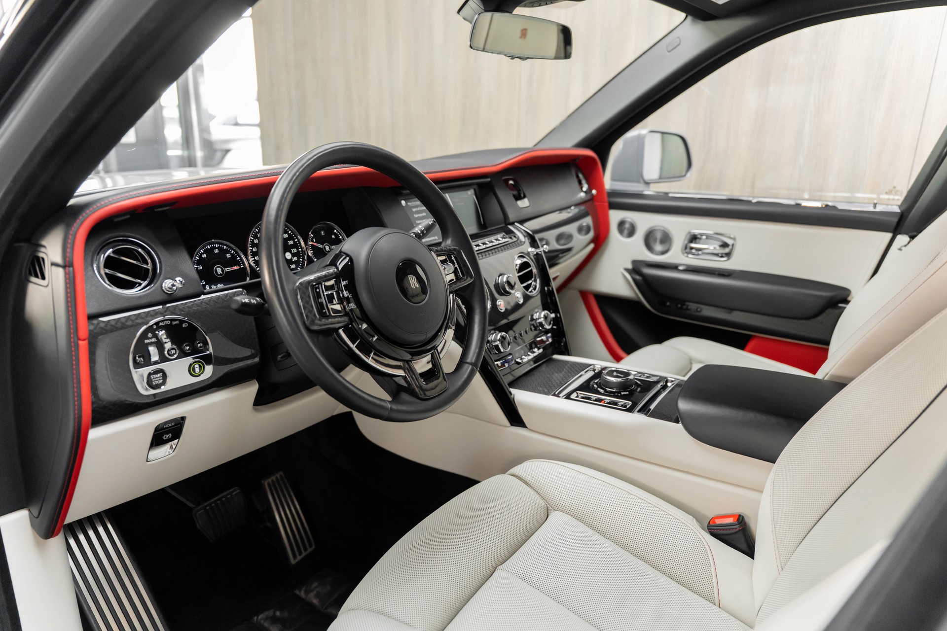 ROLLS-ROYCE Cullinan 6.7 V12 Black Badge-image-3