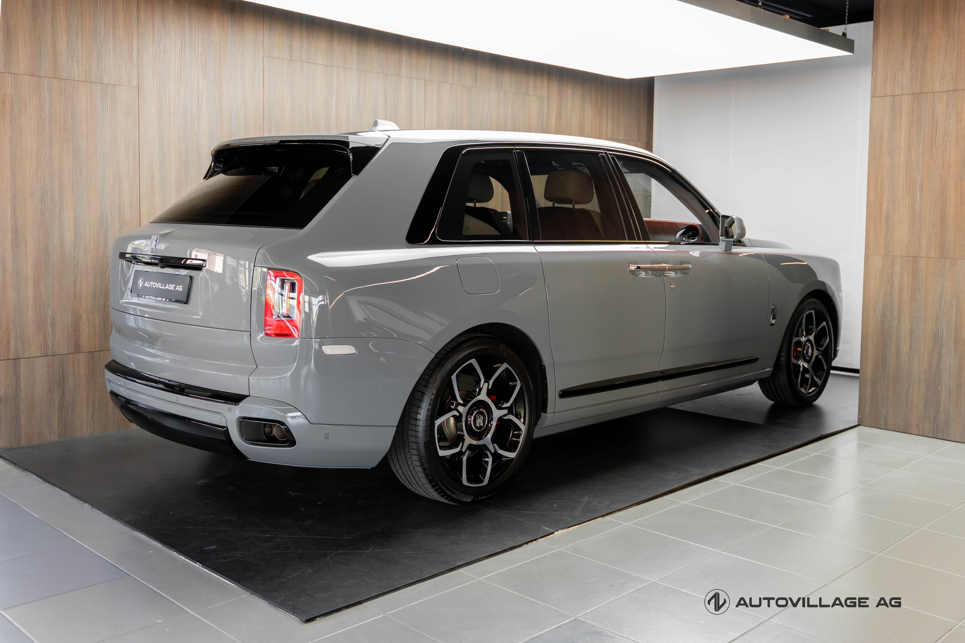 ROLLS-ROYCE Cullinan 6.7 V12 Black Badge-image-1