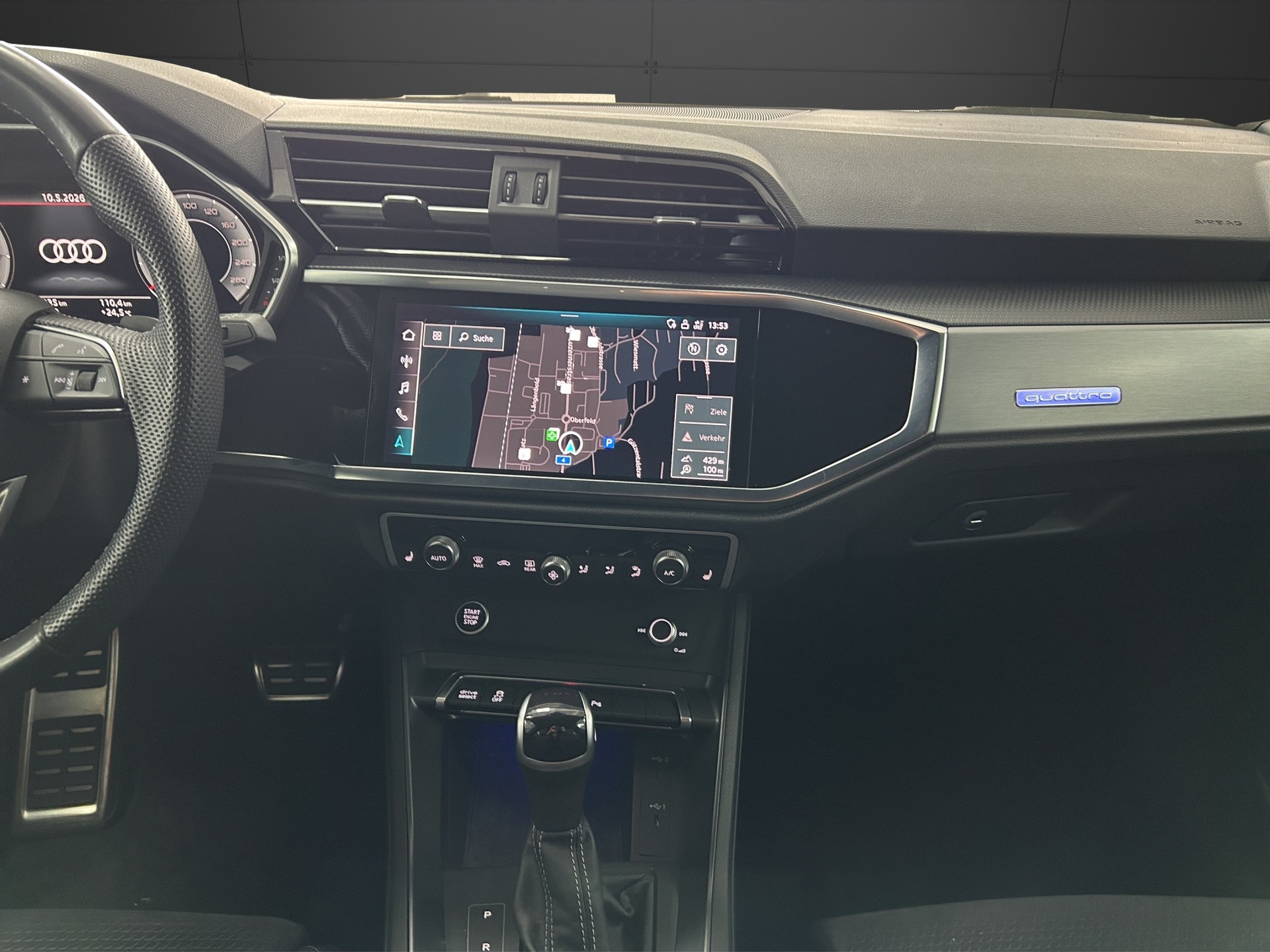 AUDI Q3 Sportback 40 TFSI S line quattro S-tronic-image-8