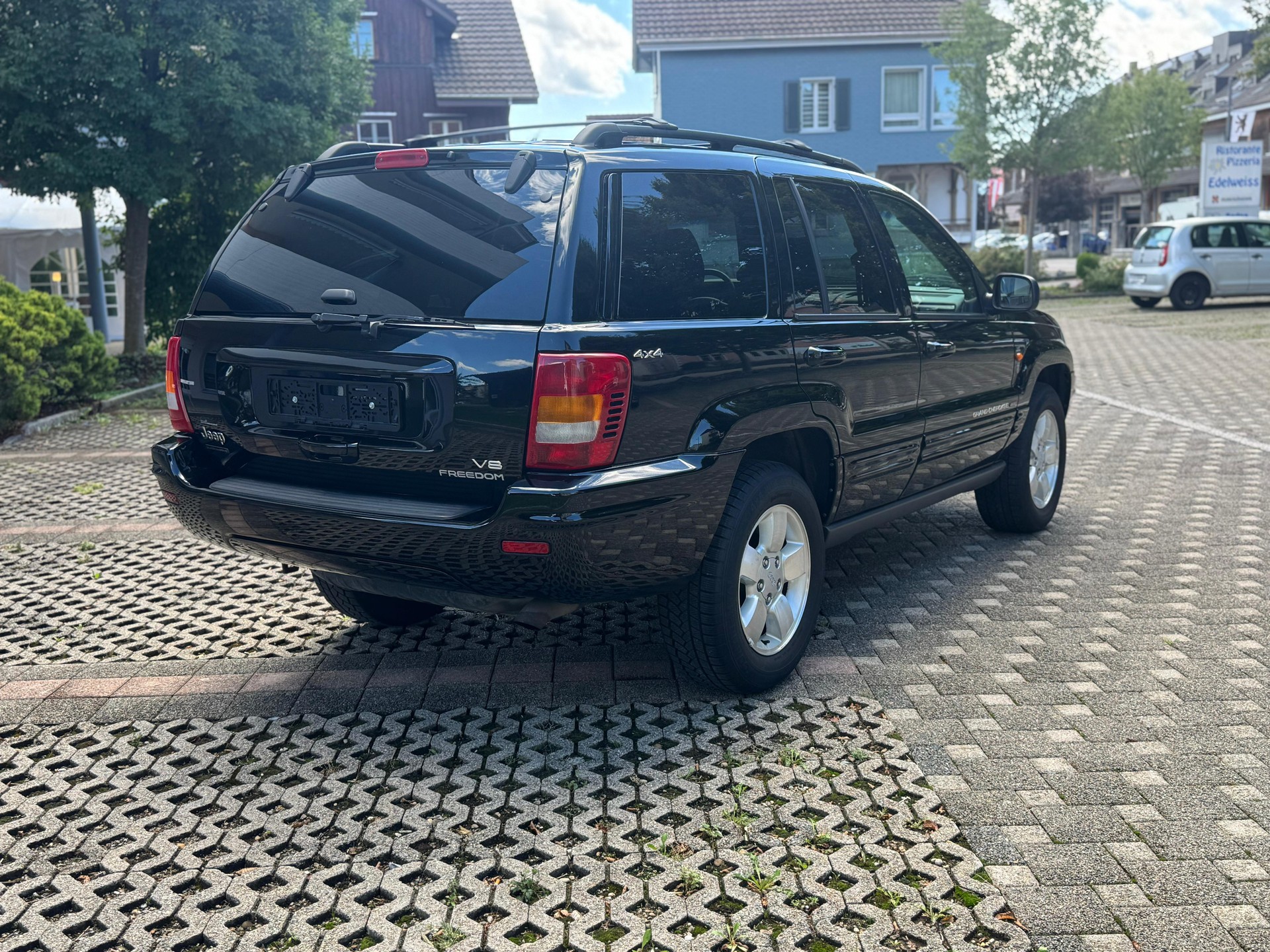 JEEP Grand Cherokee 4.7 Limited Freedom Automatic-image-3
