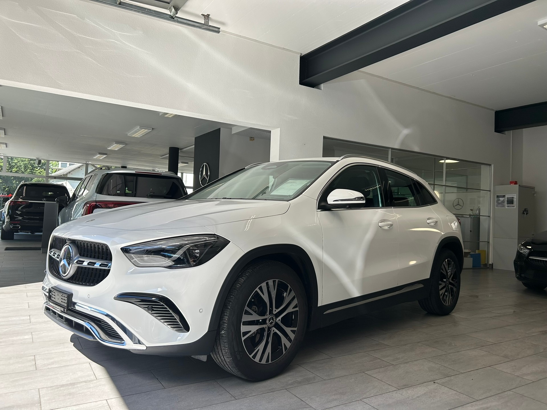 MERCEDES-BENZ GLA 180 7G-DCT-image-0