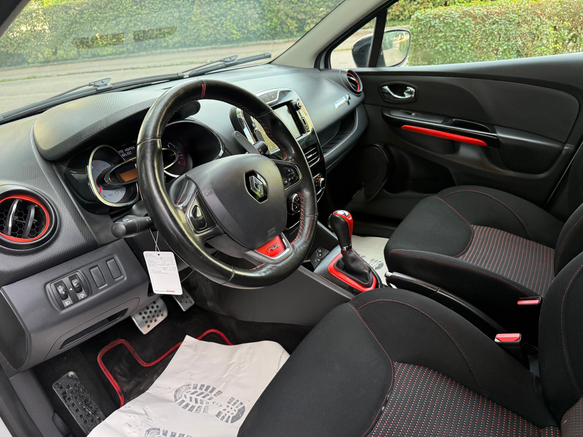 RENAULT Clio 1.6 T RS 200 EDC-image-8