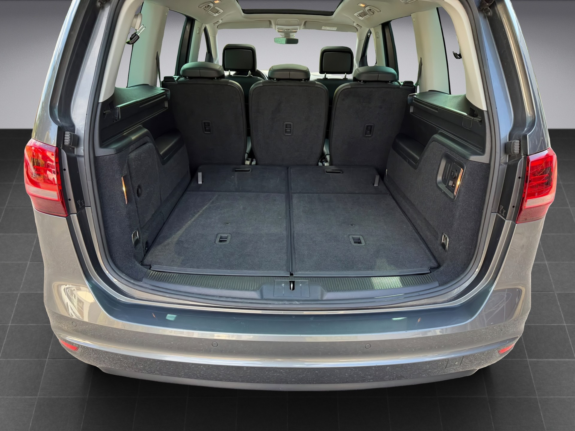 VW Sharan 2.0 TDI BMT Highline DSG * Facelift * 184PS * AHK * Panorama *-image-21