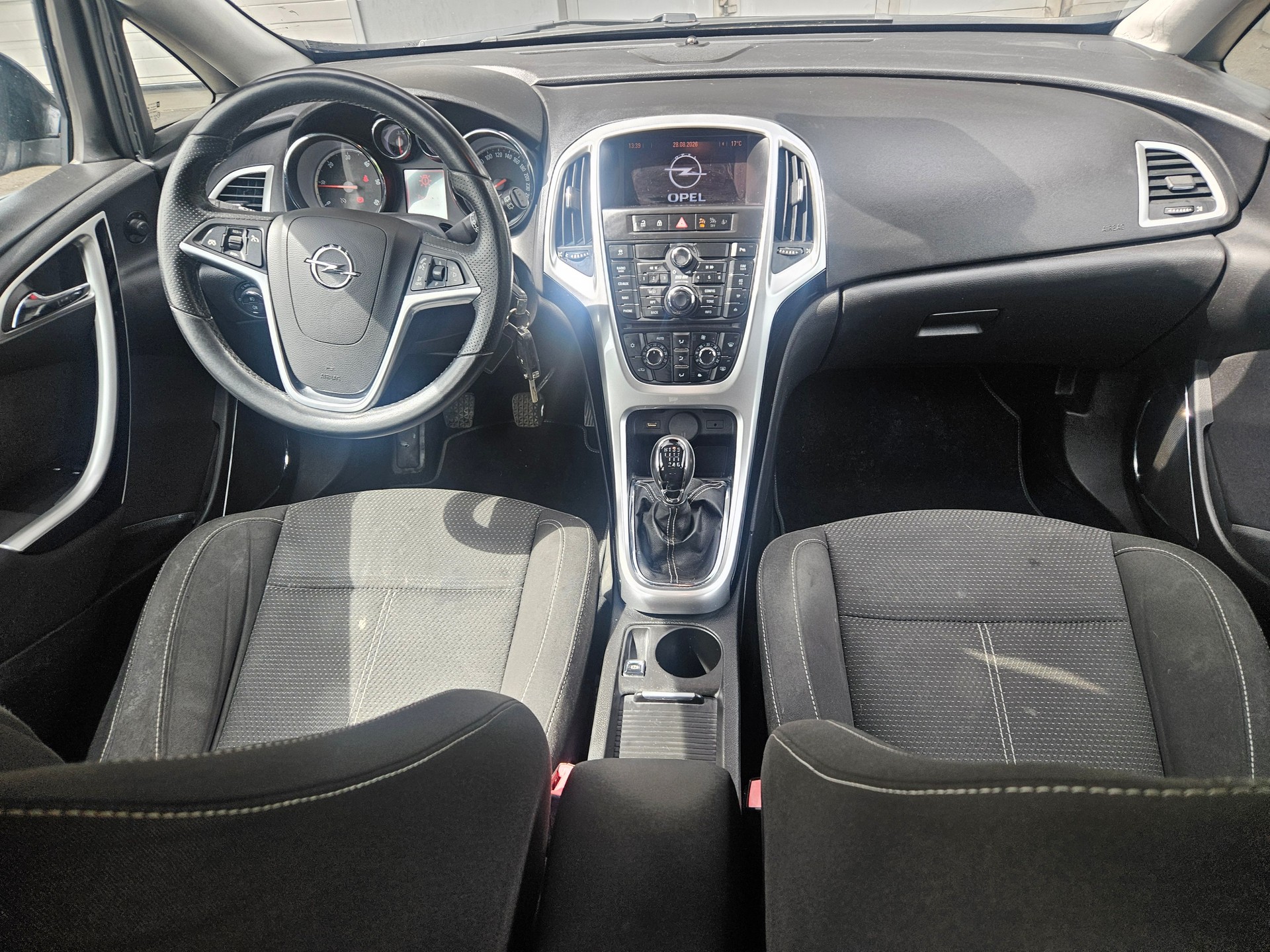 OPEL Astra SportsTourer 2.0 CDTi Cosmo-image-9