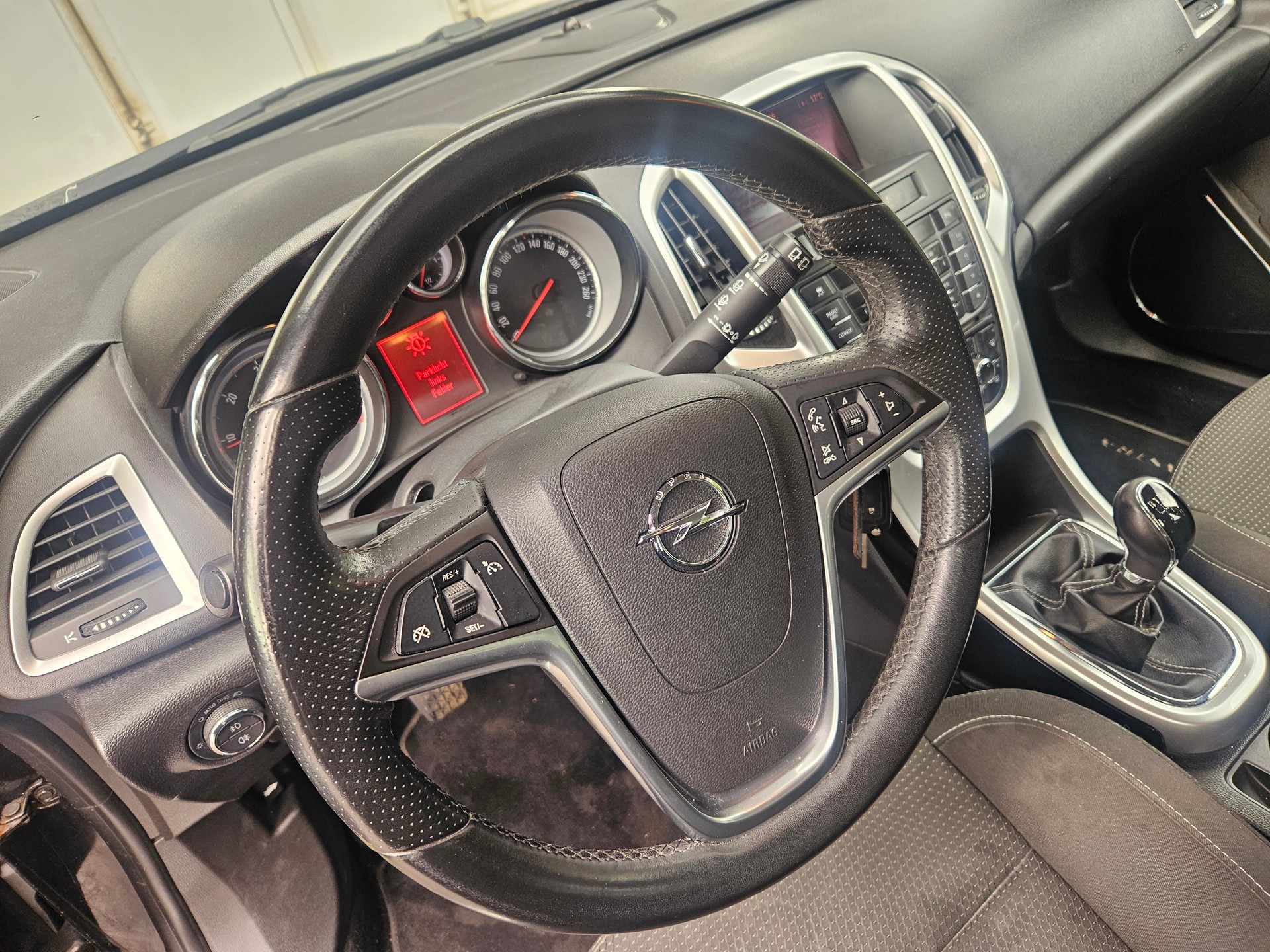 OPEL Astra SportsTourer 2.0 CDTi Cosmo-image-14