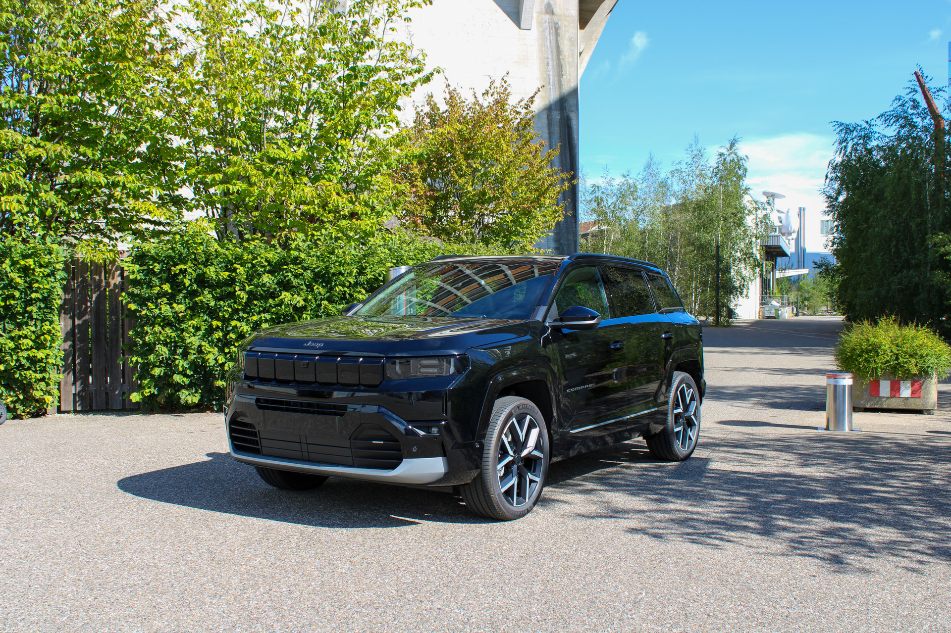 JEEP Compass 1.6 T PHEV Summit-showroom-element-1