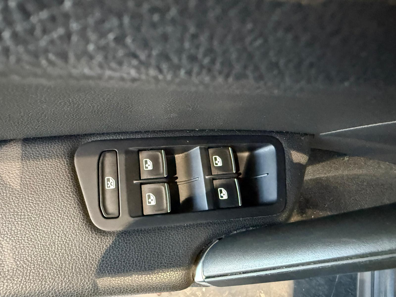 VW Golf 2.0 TSI GTI Performance DSG-image-16