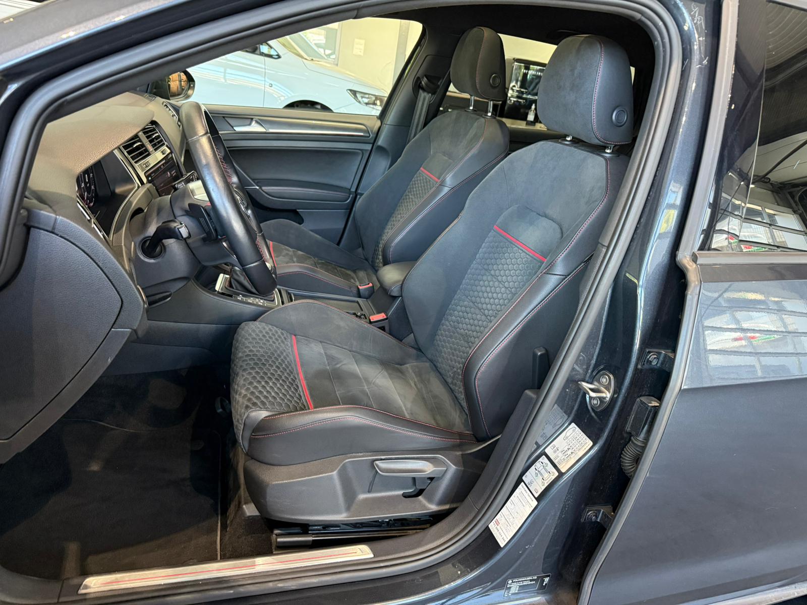 VW Golf 2.0 TSI GTI Performance DSG-image-8