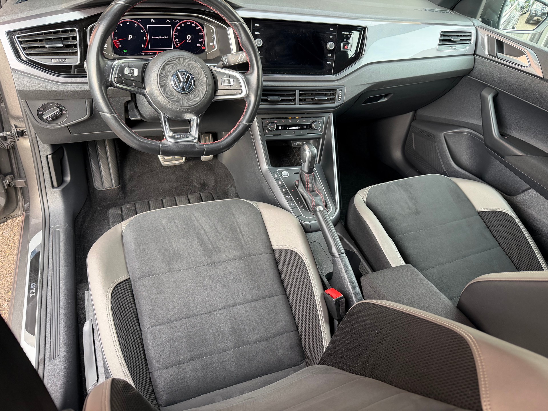 VW Polo 2.0 TSI GTI DSG-image-10