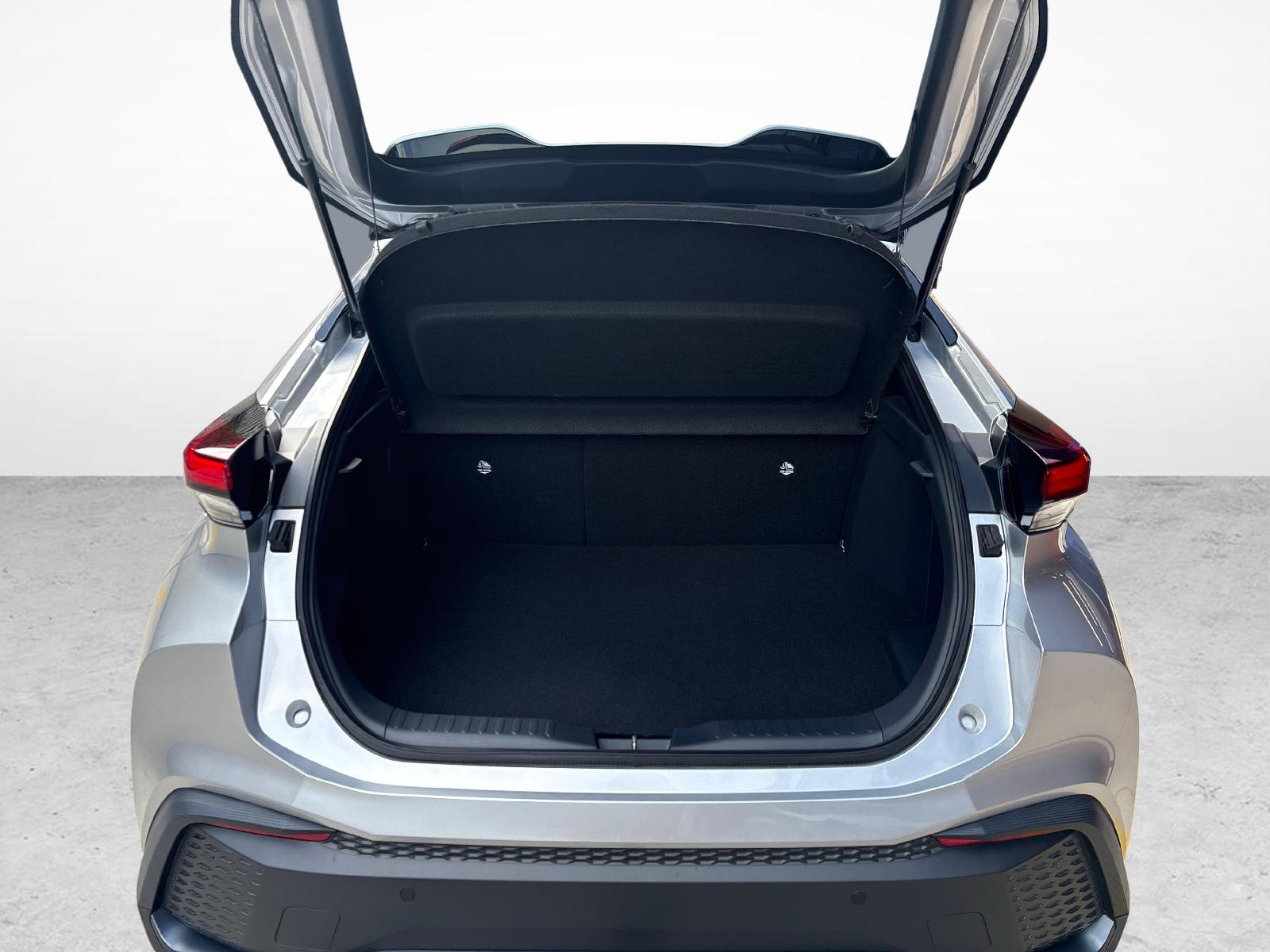 TOYOTA C-HR 2.0 PHEV Swiss Edition-image-11
