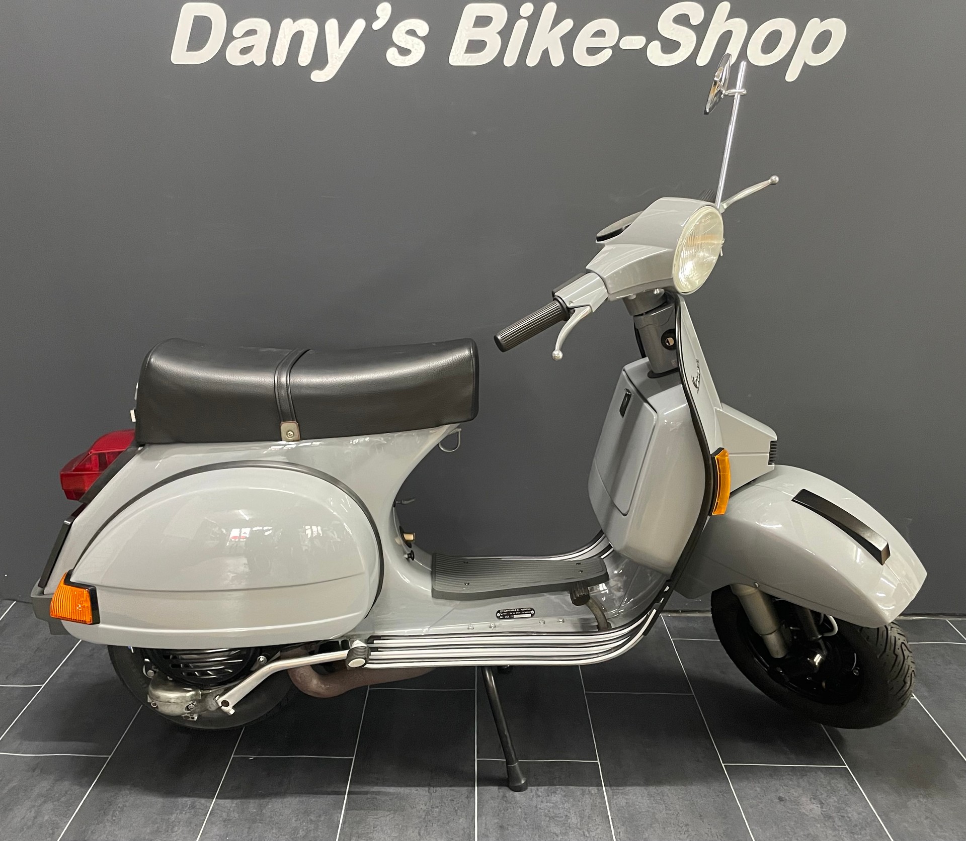 PIAGGIO Vespa PX 200-showroom-element-2