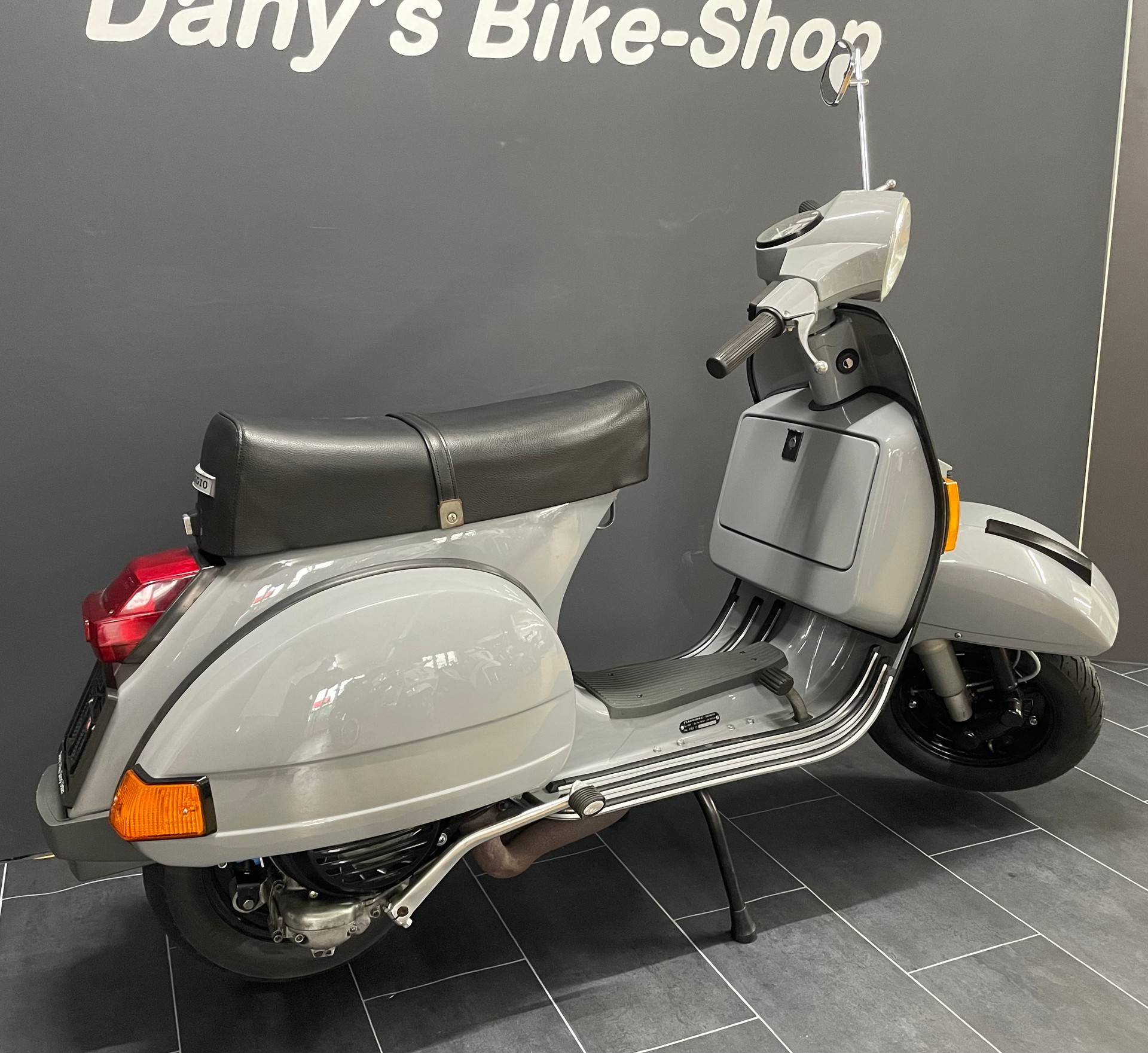 PIAGGIO Vespa PX 200-showroom-element-3