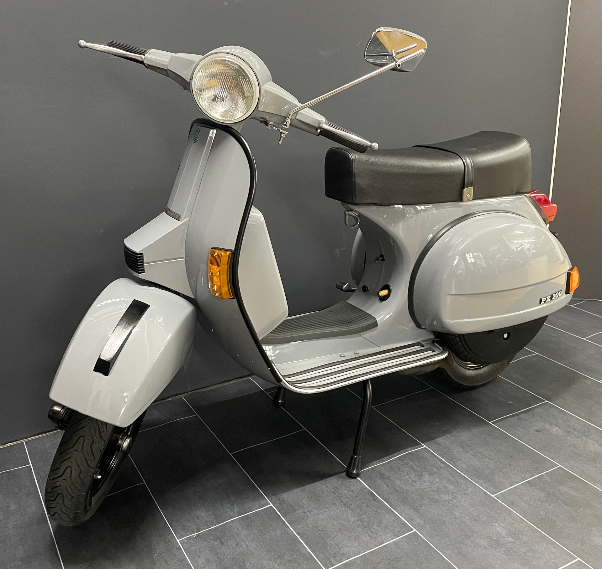 PIAGGIO Vespa PX 200-showroom-element-1
