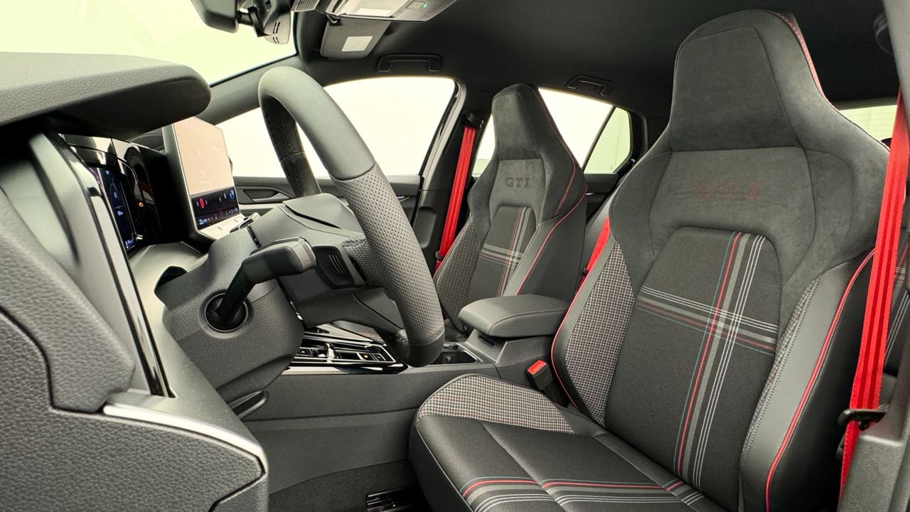 VW Golf 2.0 TSI GTI Edition 50 DSG-image-4