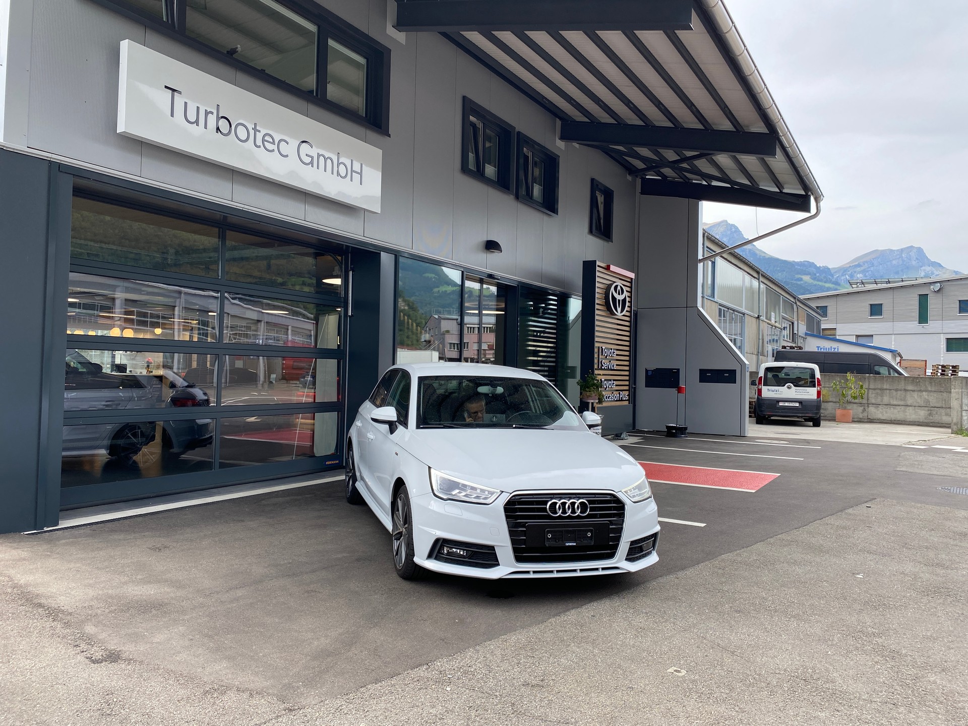 AUDI A1 Sportback 1.4 TFSI Sport S-tronic-image-4