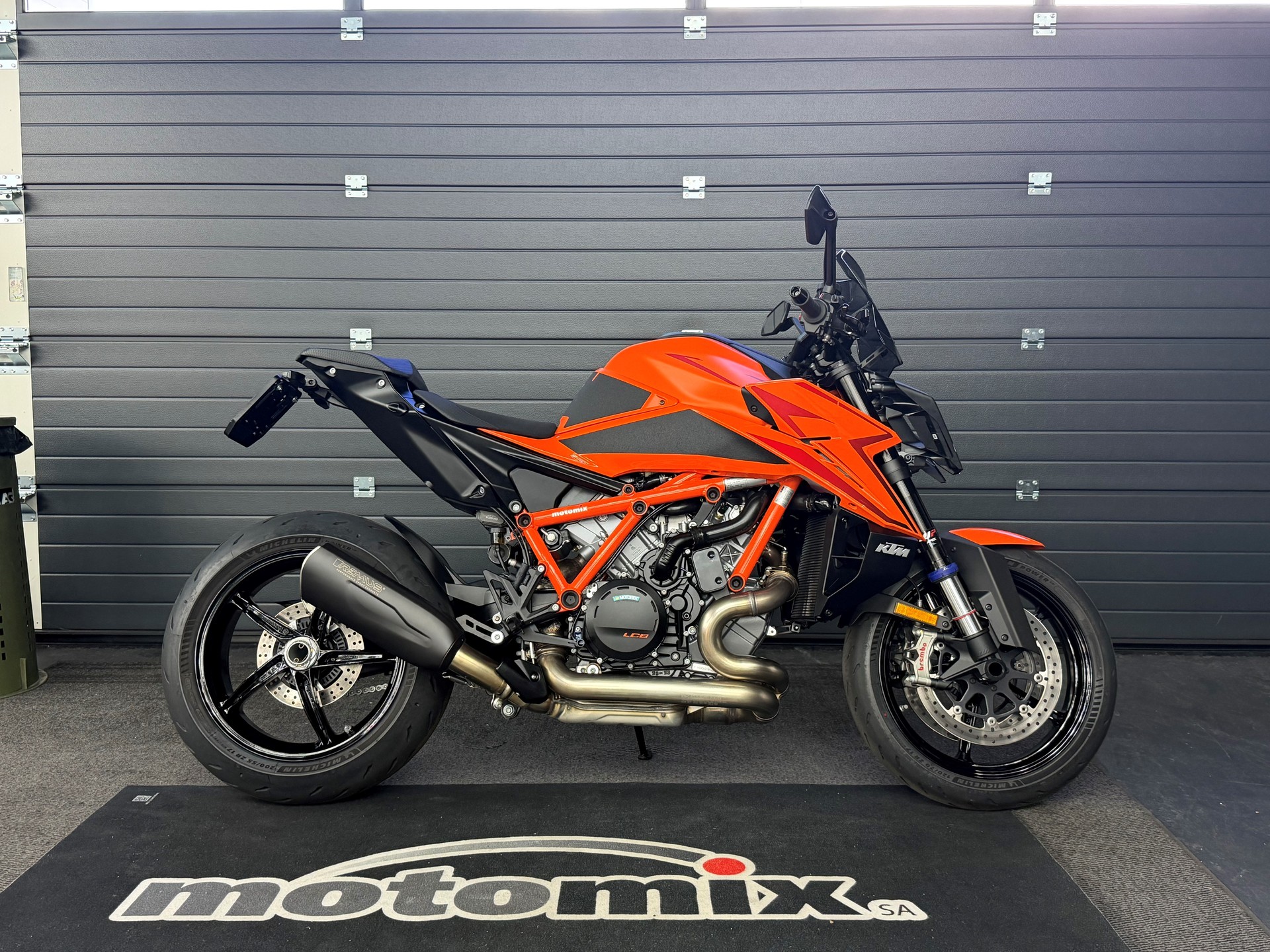 KTM 1390 Super Duke R EVO-showroom-element-3