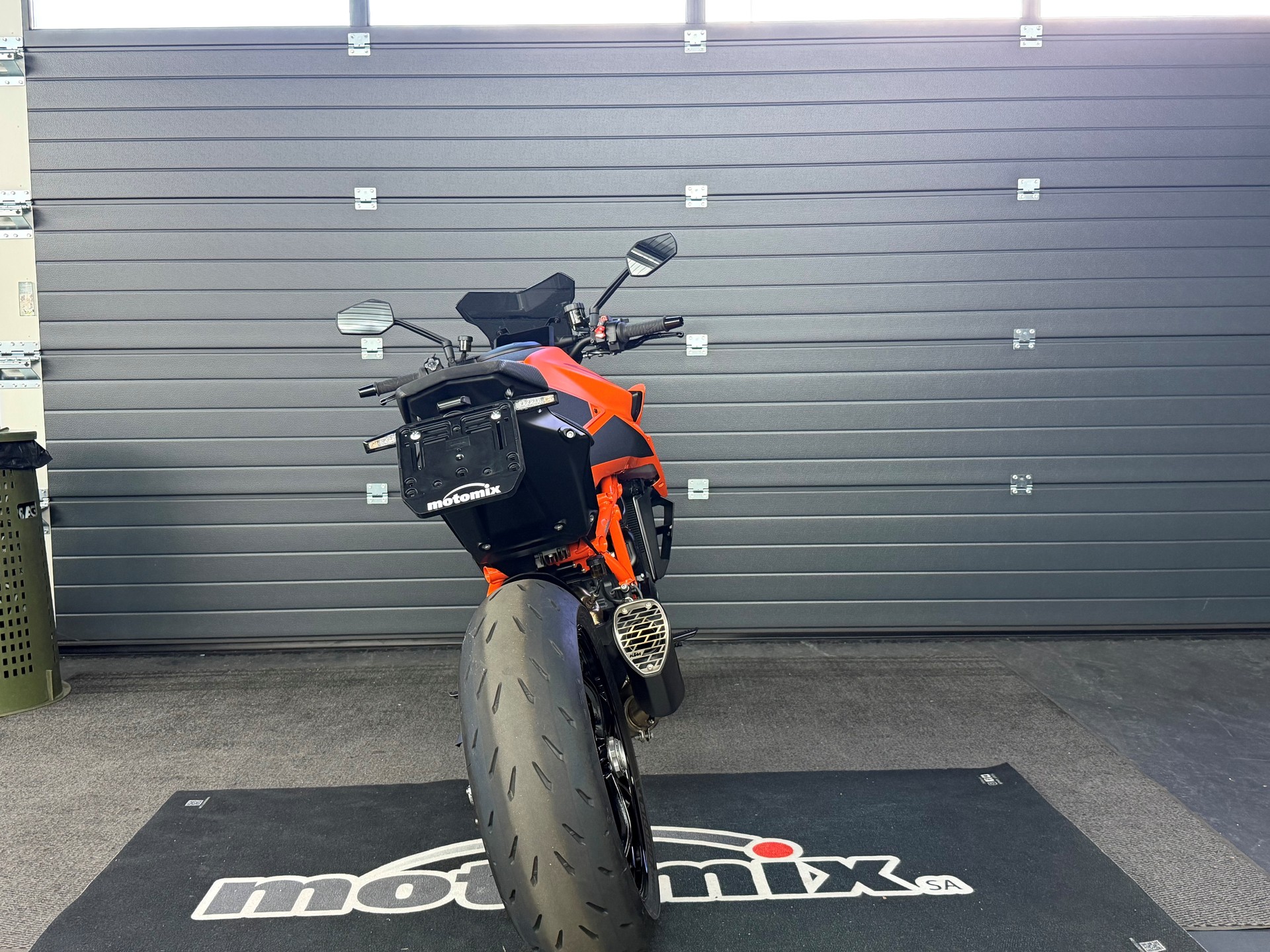 KTM 1390 Super Duke R EVO-showroom-element-2