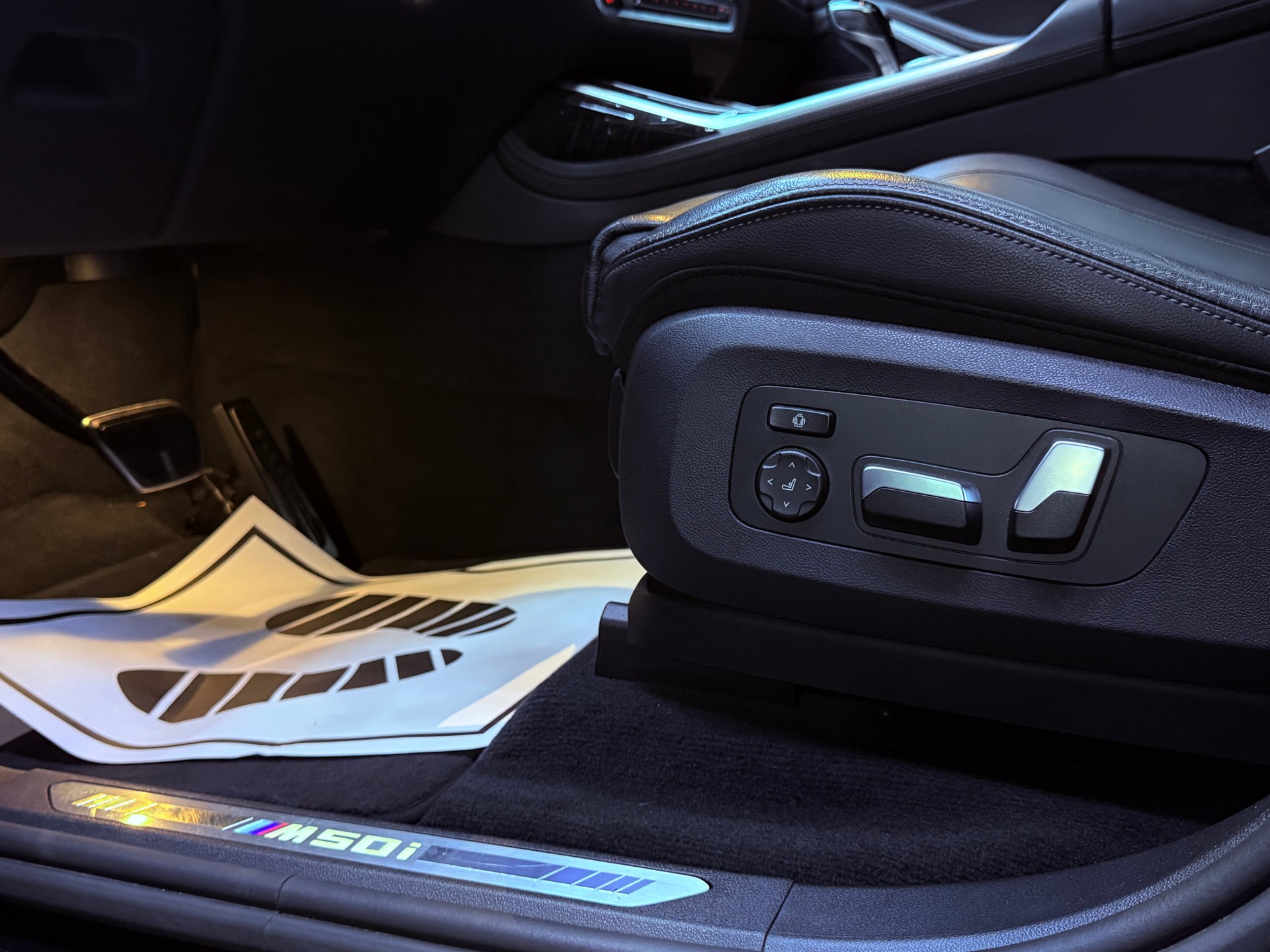 BMW X7 xDrive M50i Steptronic-image-17