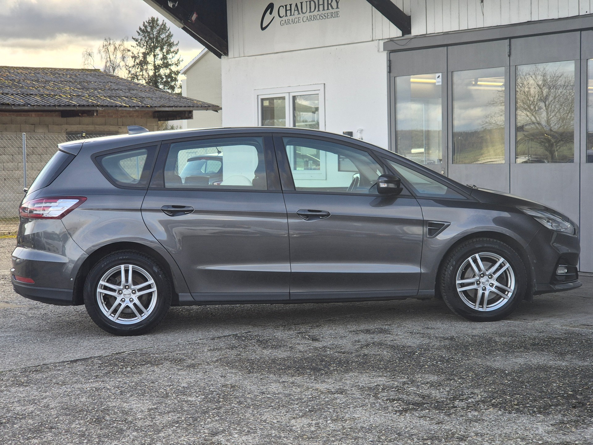 FORD S-Max 2.5 FHEV Trend 7Pl-image-4