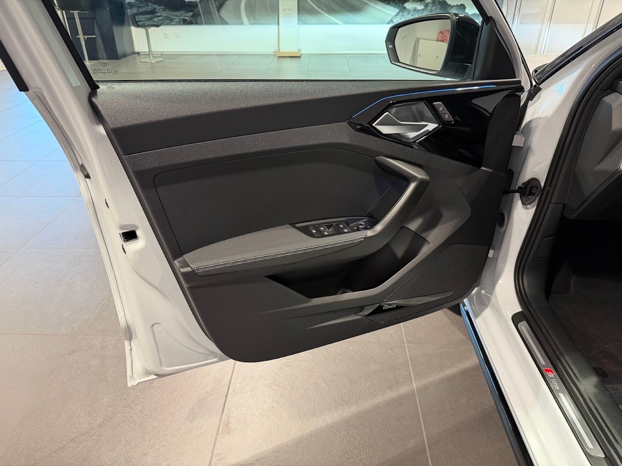 AUDI A1 Sportback 35 TFSI S Line S-tronic-image-2