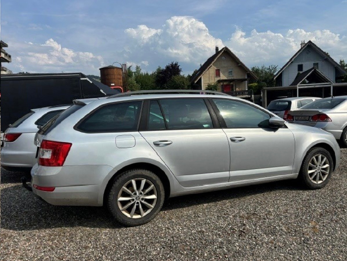 SKODA Octavia Combi 2.0 TDI Ambition 4x4 DSG-image-2