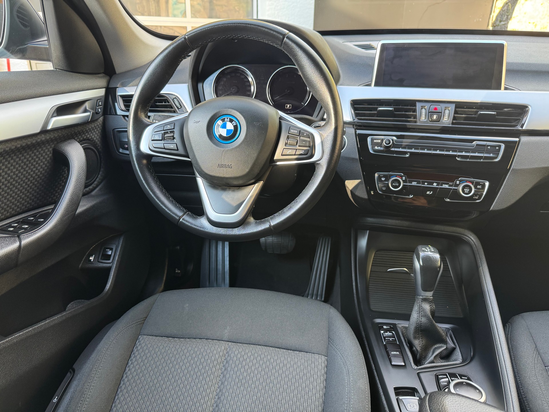 BMW X1 xDrive 25e Steptronic-image-12