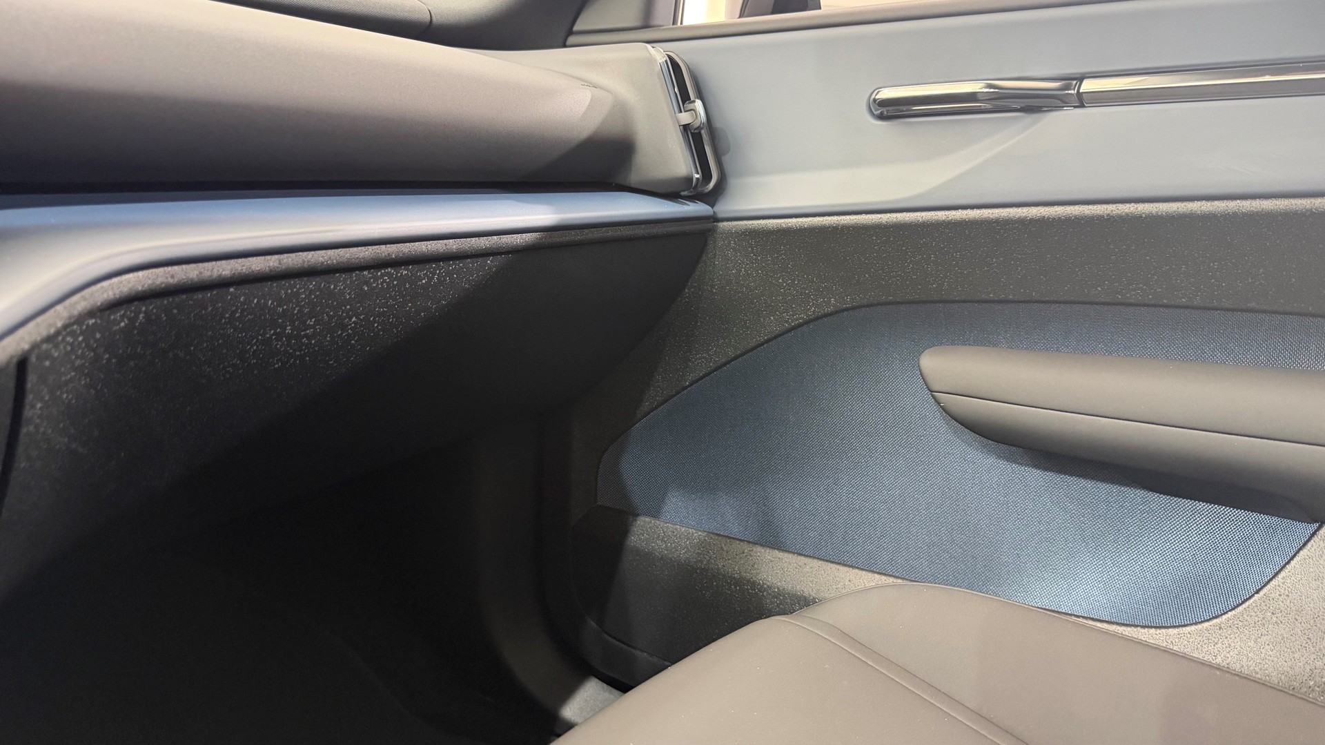 VOLVO EX 30 E60 Twin Ultra Performanc-image-15