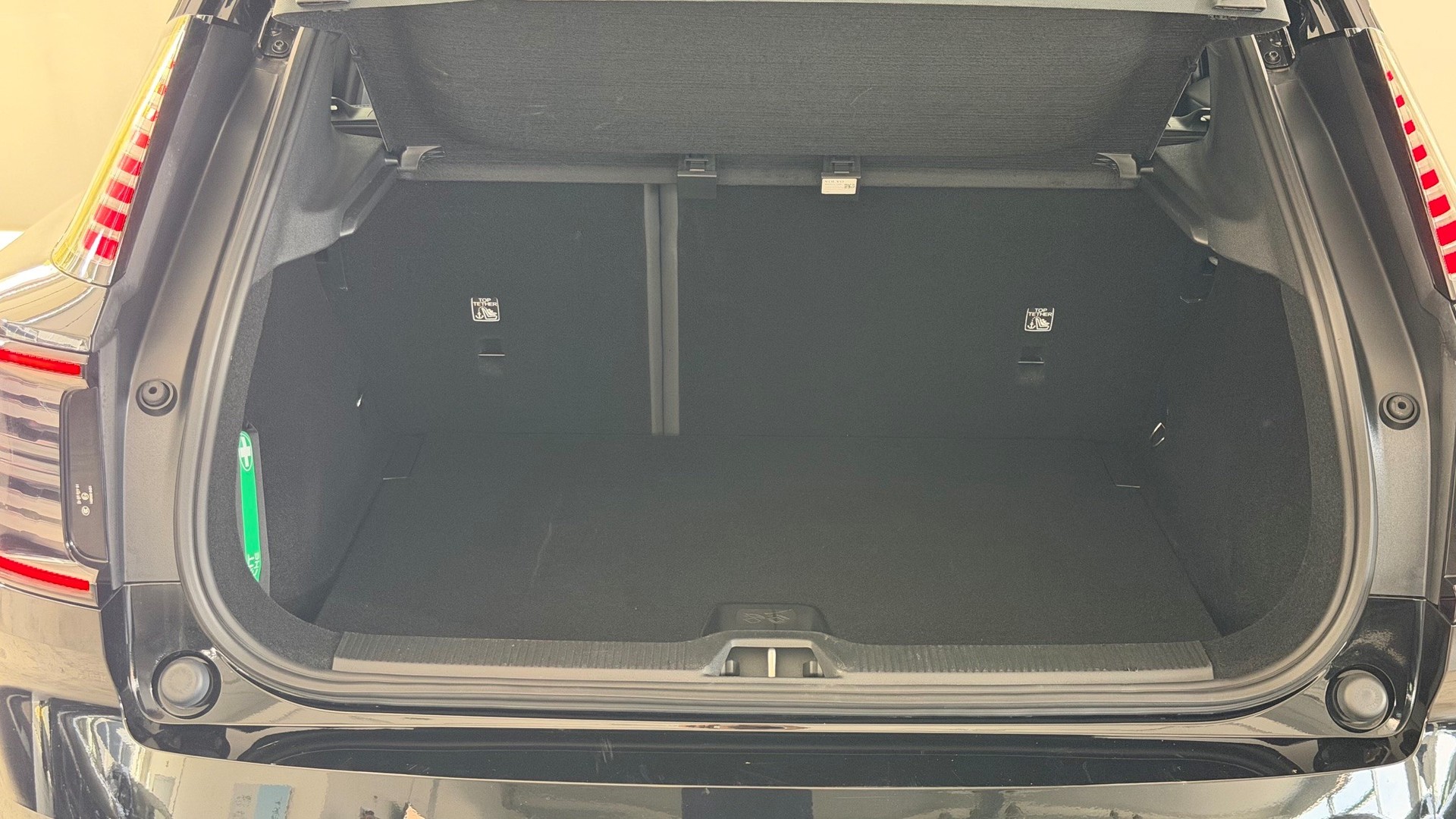 VOLVO EX 30 E60 Twin Ultra Performanc-image-12