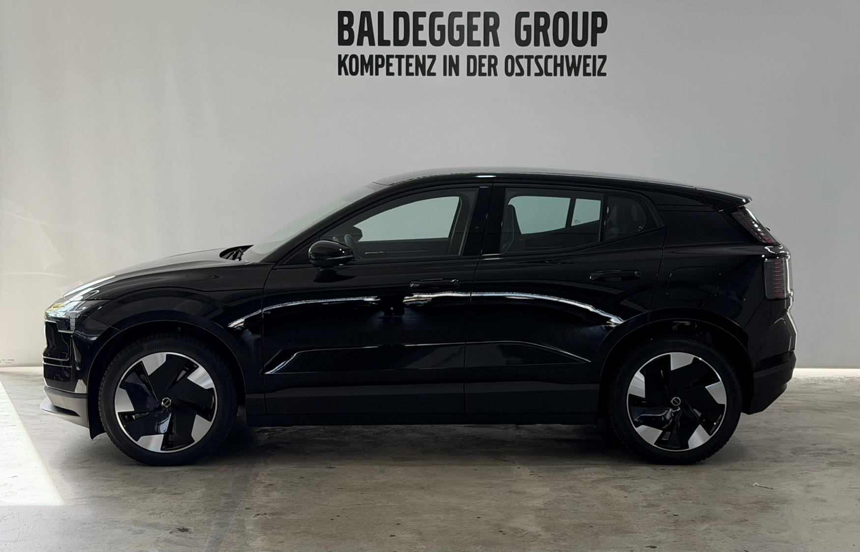 VOLVO EX 30 E60 Twin Ultra Performanc-showroom-element-2