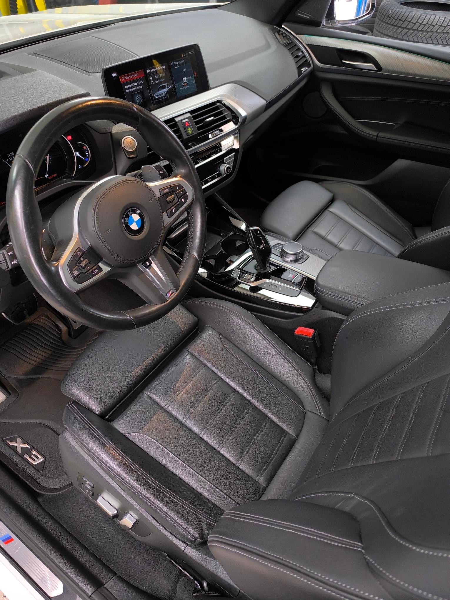 BMW 30d xDrive SAG-image-7